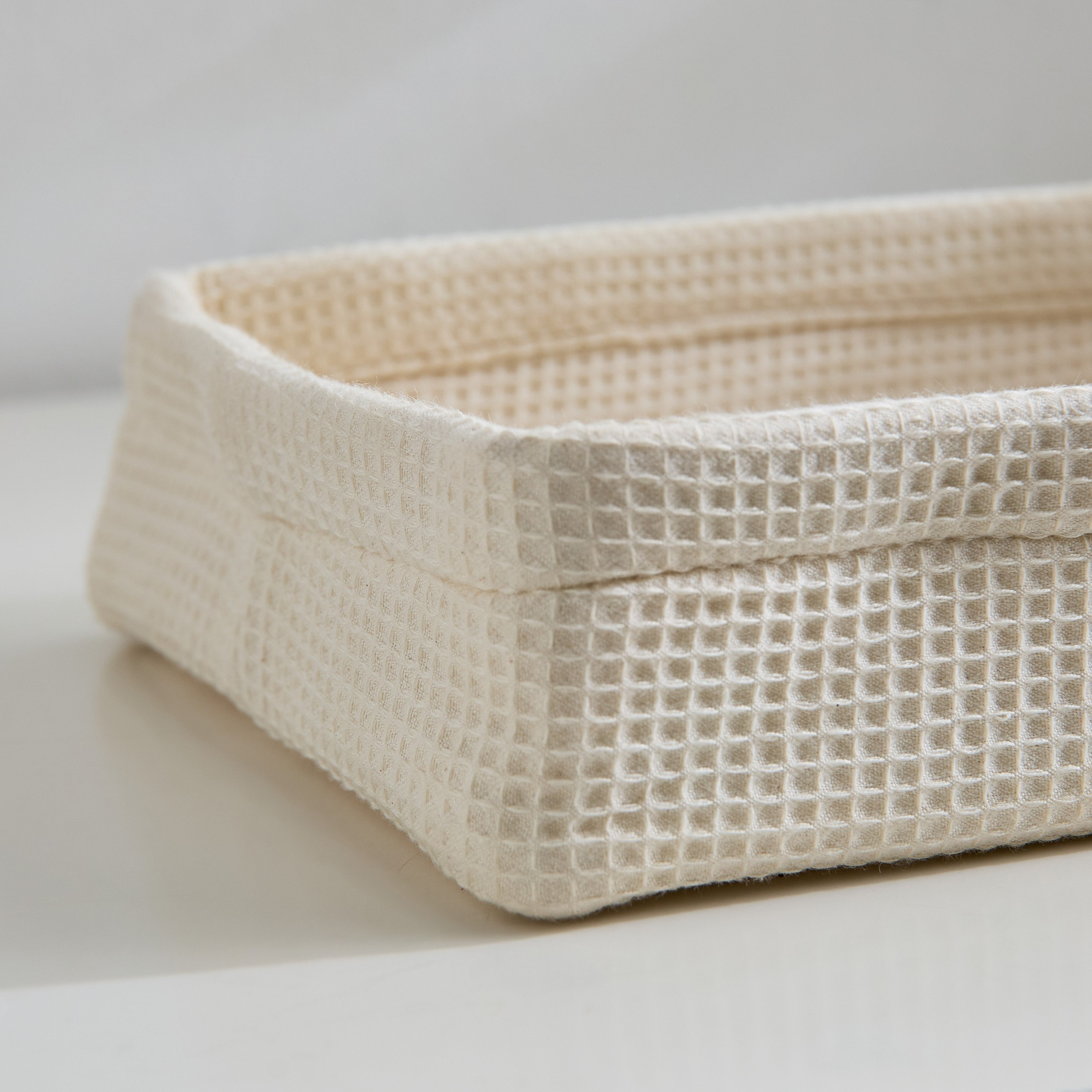 صينية مستطيلة ناعمة بتصميم وافل من بيلا-hbxhomeware-hbxdecorandfurnishings-image-4