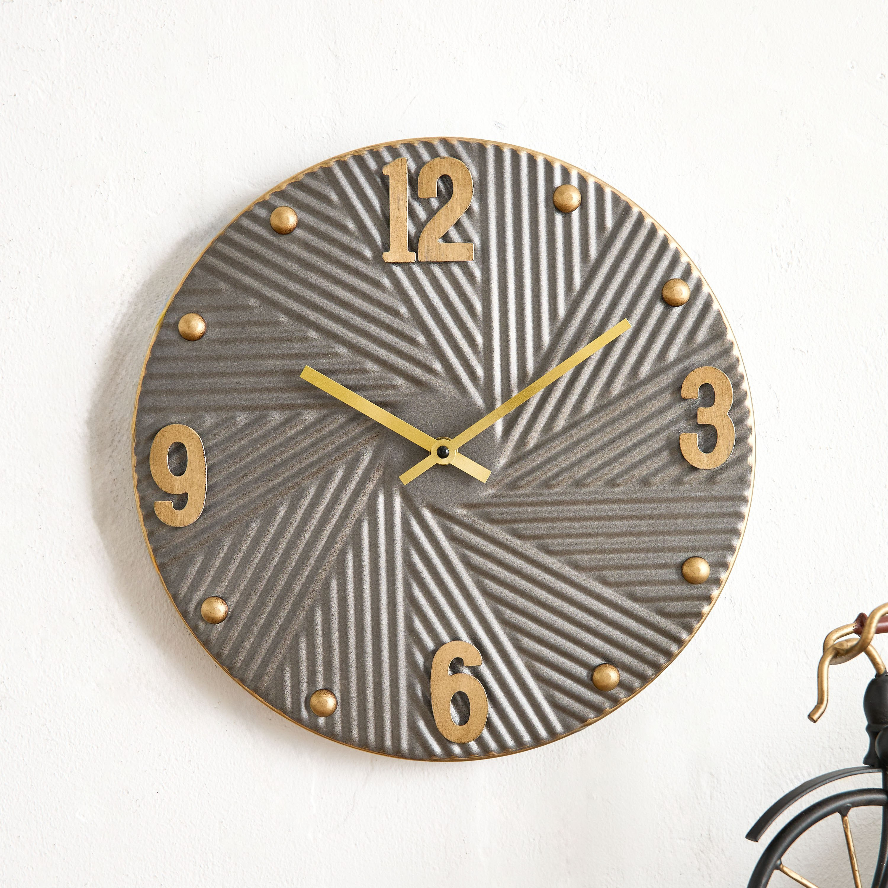 ساعة حائط معدنية من إمير - 30x4x30 سم-hbxdiningroom-decorandaccessories-clocks-image-2