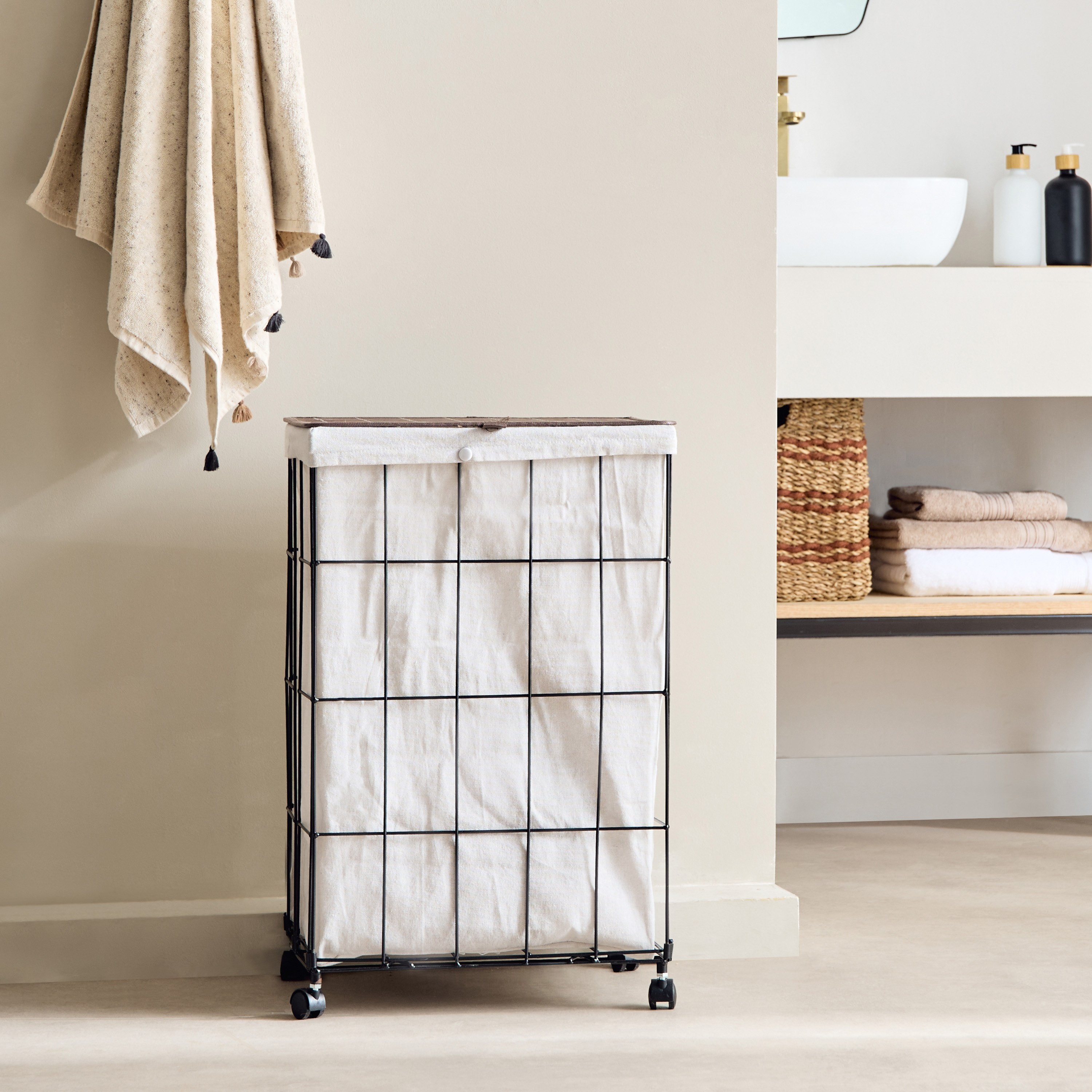 سلة غسيل مع عجلات دوارة من نوك داون-hbxbathroom-bathroomstorage-laundryhampers-image-6