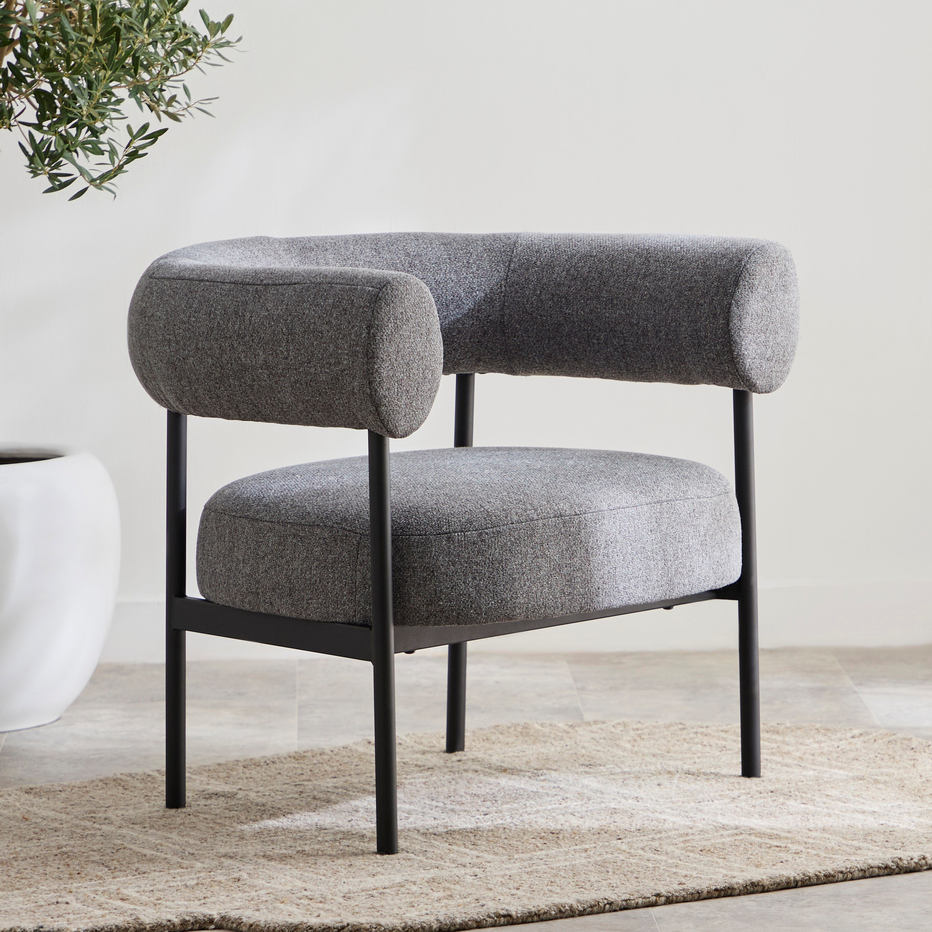 كرسي قماشي فردي من ليفورنو-hbxlivingroom-sofasandarmchairs-easychairs-image-1