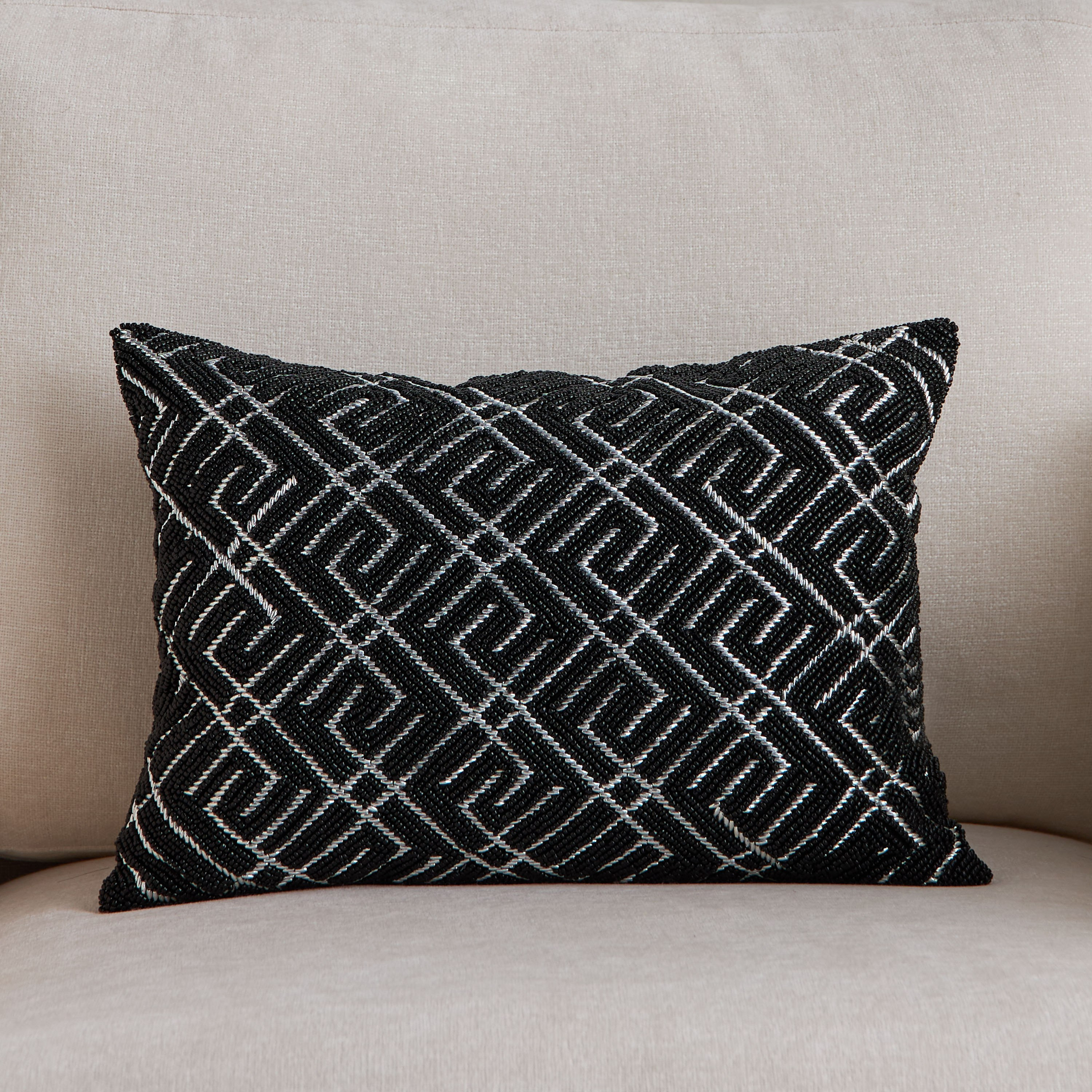 وسادة محشوّة مزينة بالخرز من جليتز - 30x40 سم-hbxhomeware-hbxbedroom-image-1