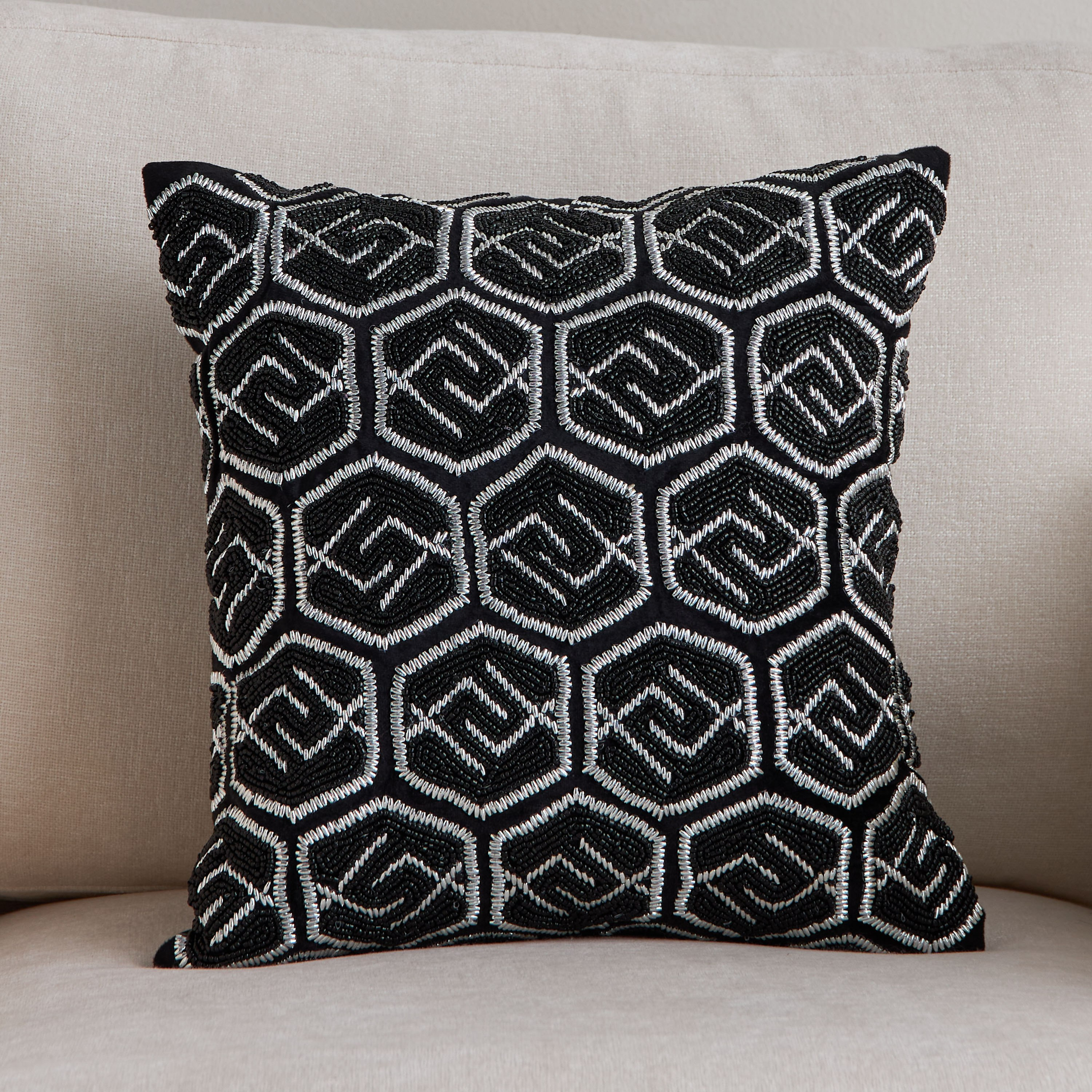 وسادة محشوّة مزينة بالخرز من جليتز - 40x40 سم-hbxhomeware-hbxbedroom-image-1