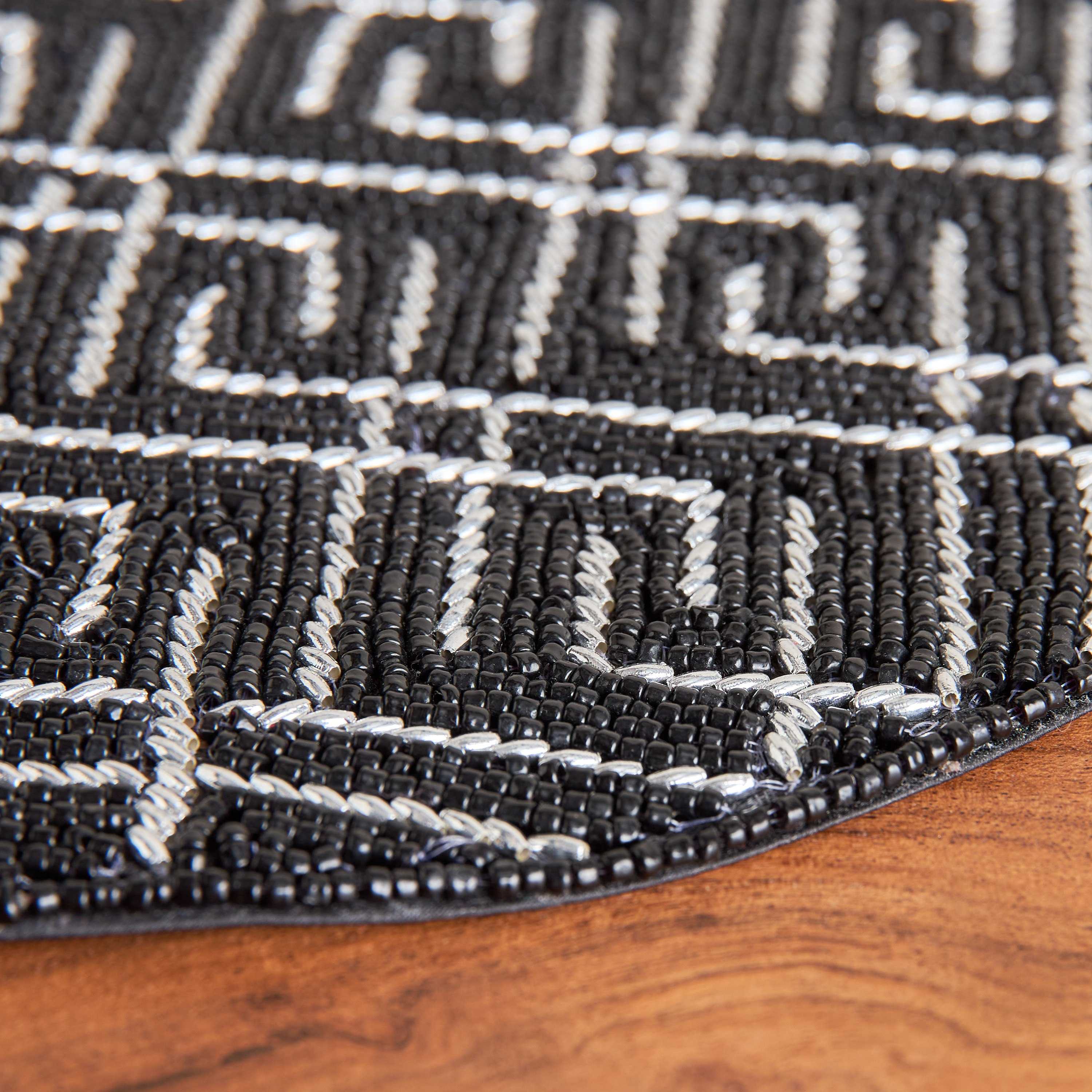 لبادة صحون مزينة بالخرز من جليتز- 30 سم-hbxhomeware-kitchenware-kitchenlinens-image-3