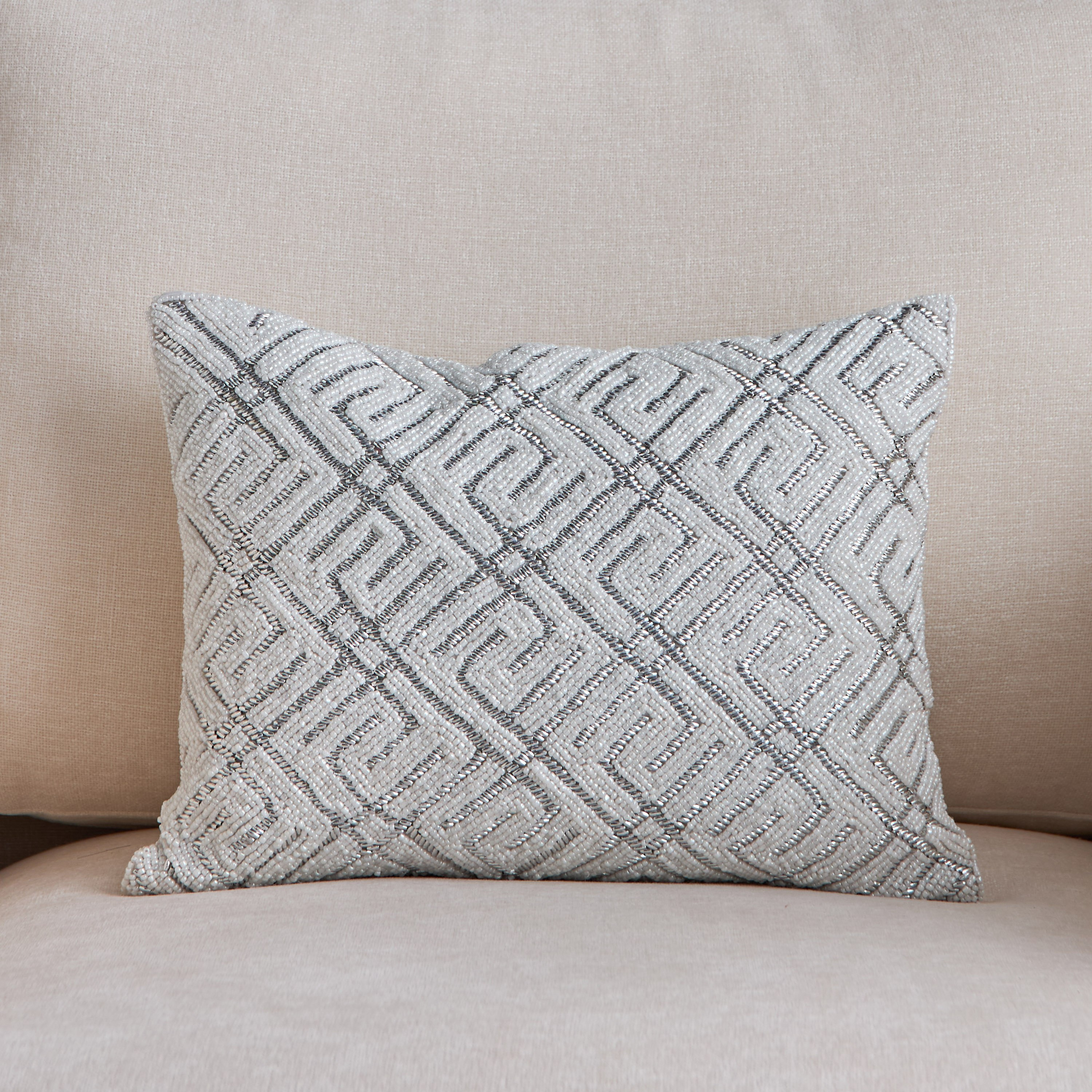 وسادة محشوّة مزينة بالخرز من جليتز - 30x40 سم-hbxhomeware-hbxbedroom-image-1