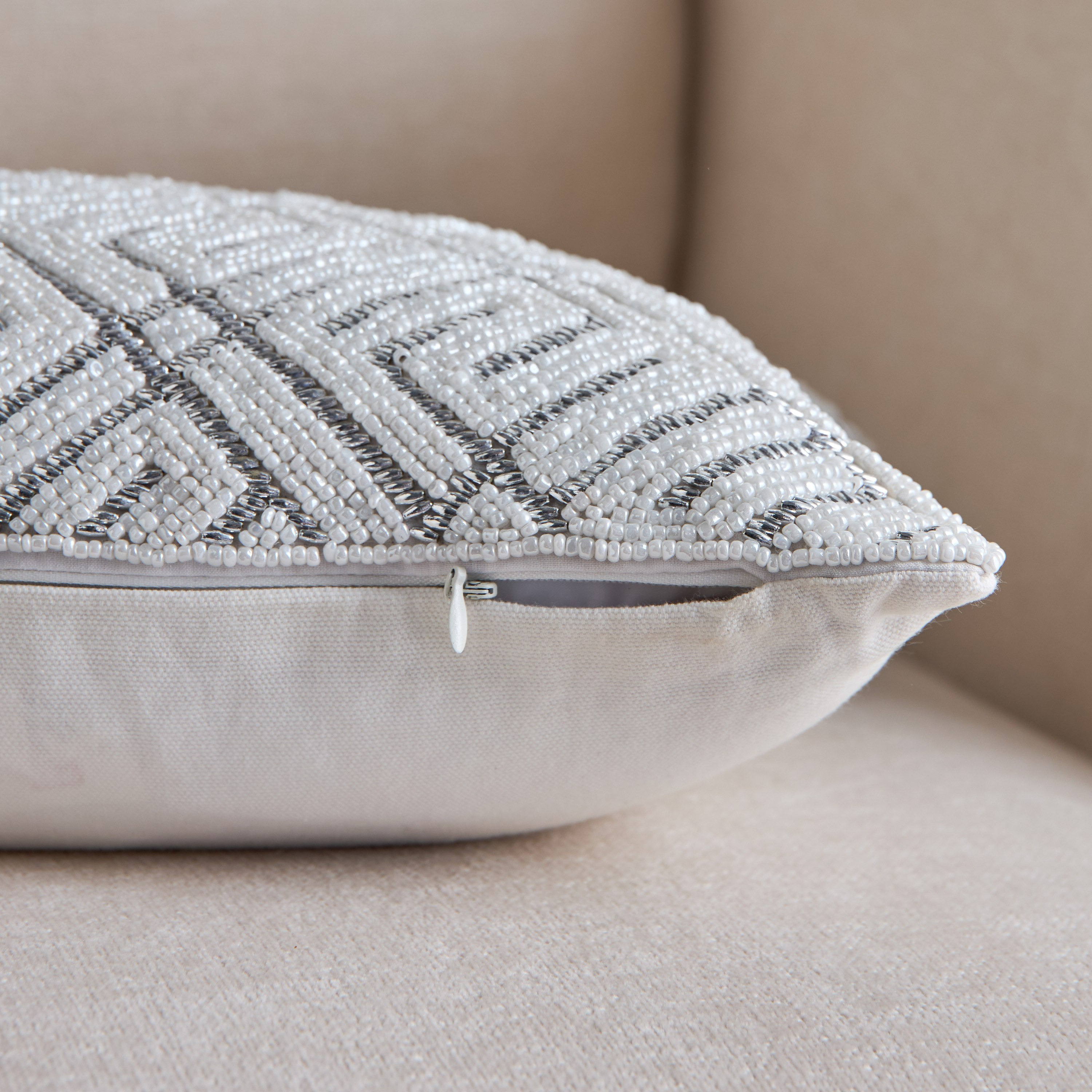 وسادة محشوّة مزينة بالخرز من جليتز - 30x40 سم-hbxhomeware-hbxbedroom-image-3