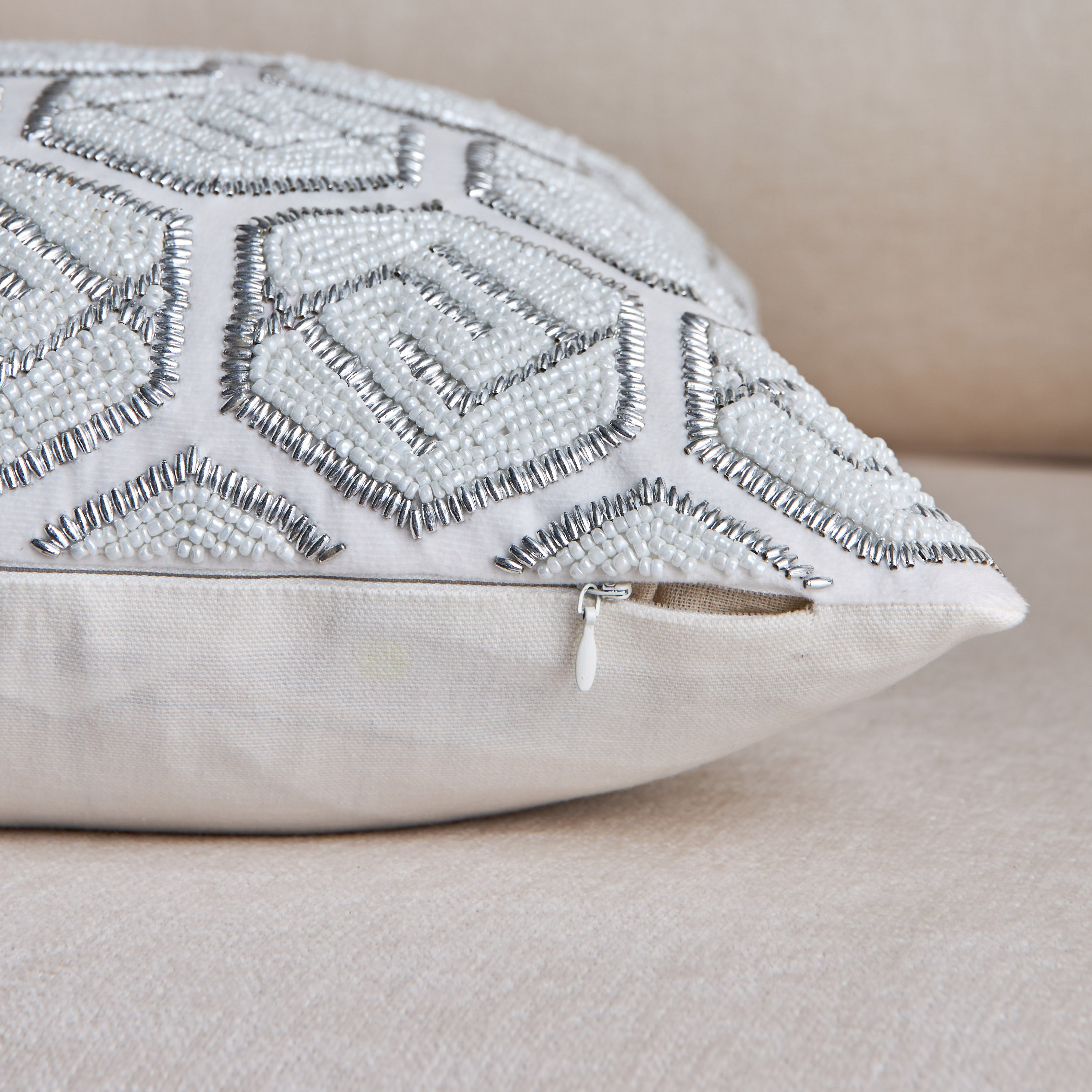 وسادة محشوّة مزينة بالخرز من جليتز - 40x40 سم-hbxhomeware-hbxbedroom-image-3