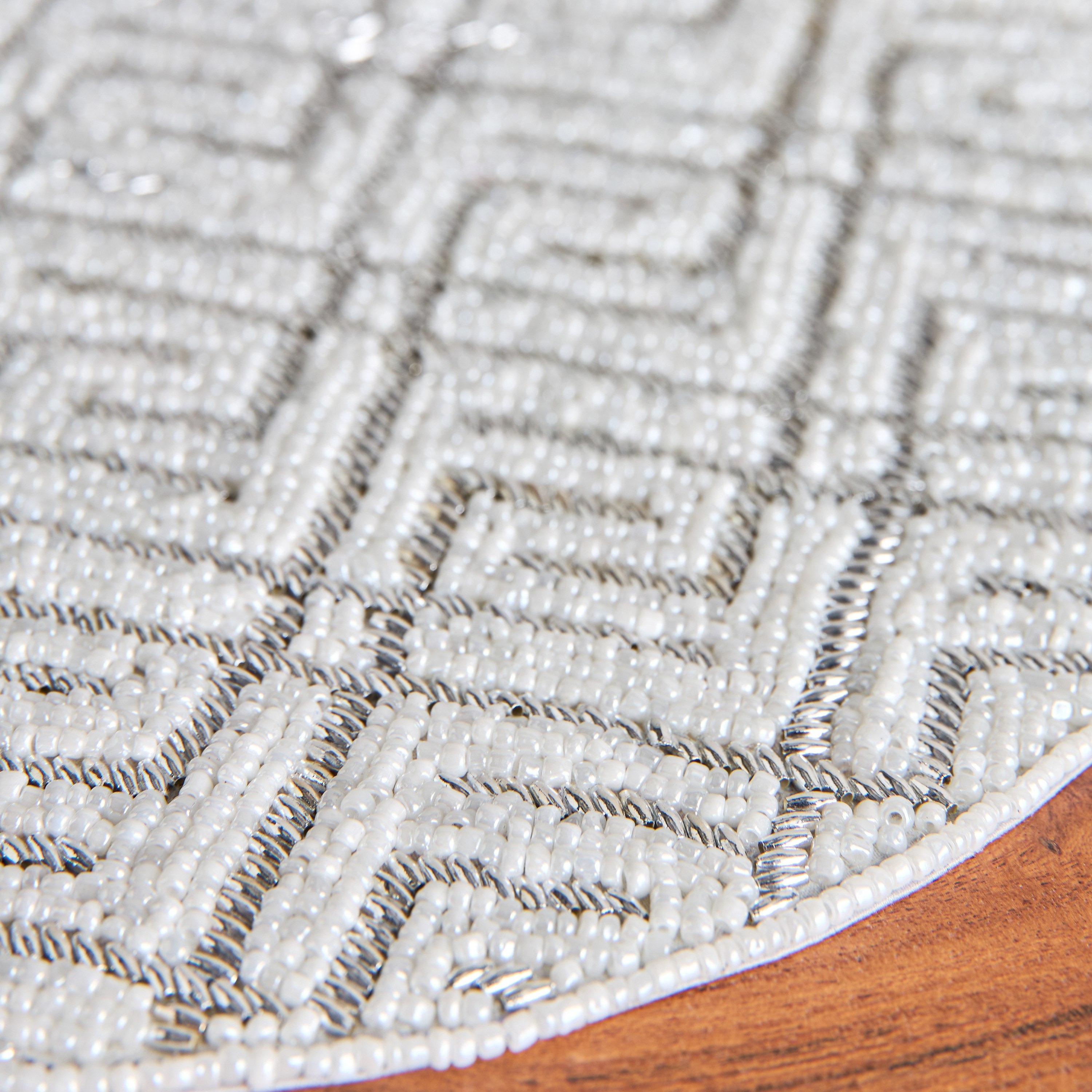 لبادة صحون مزينة بالخرز من جليتز- 30 سم-hbxhomeware-kitchenware-kitchenlinens-image-3