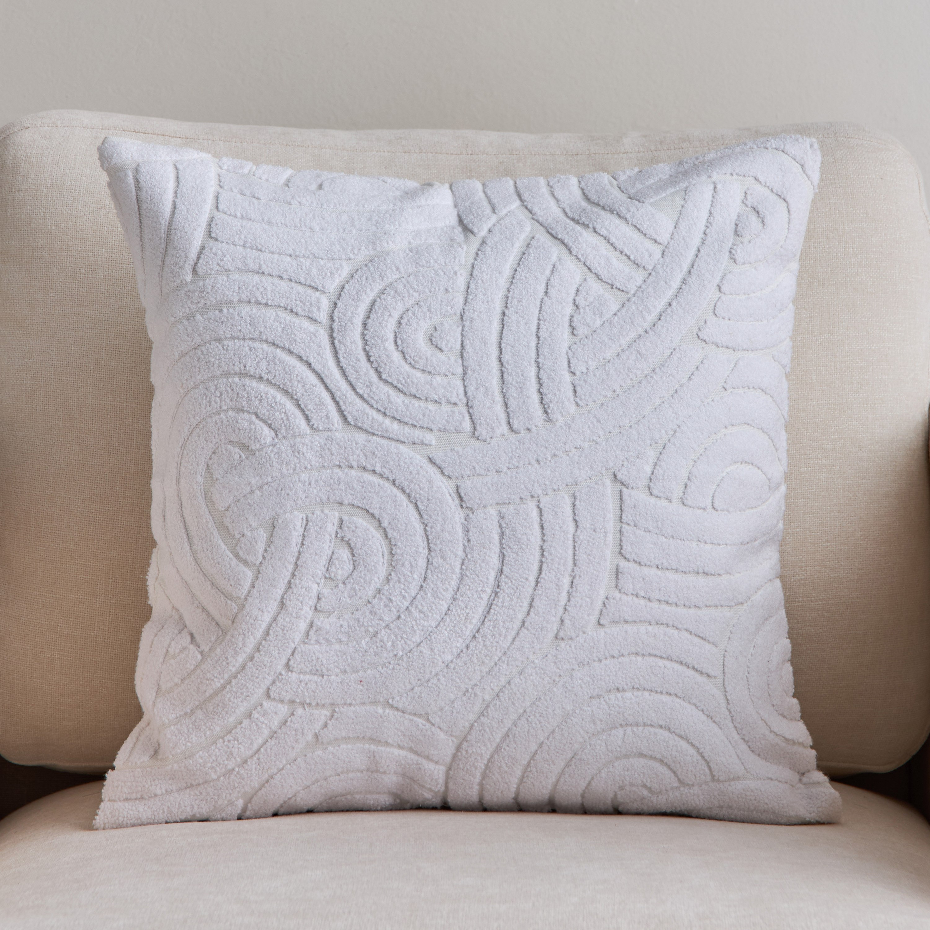 وسادة محشوة آري من وايت هافن - 45×45 سم-hbxhomeware-hbxbedroom-image-1