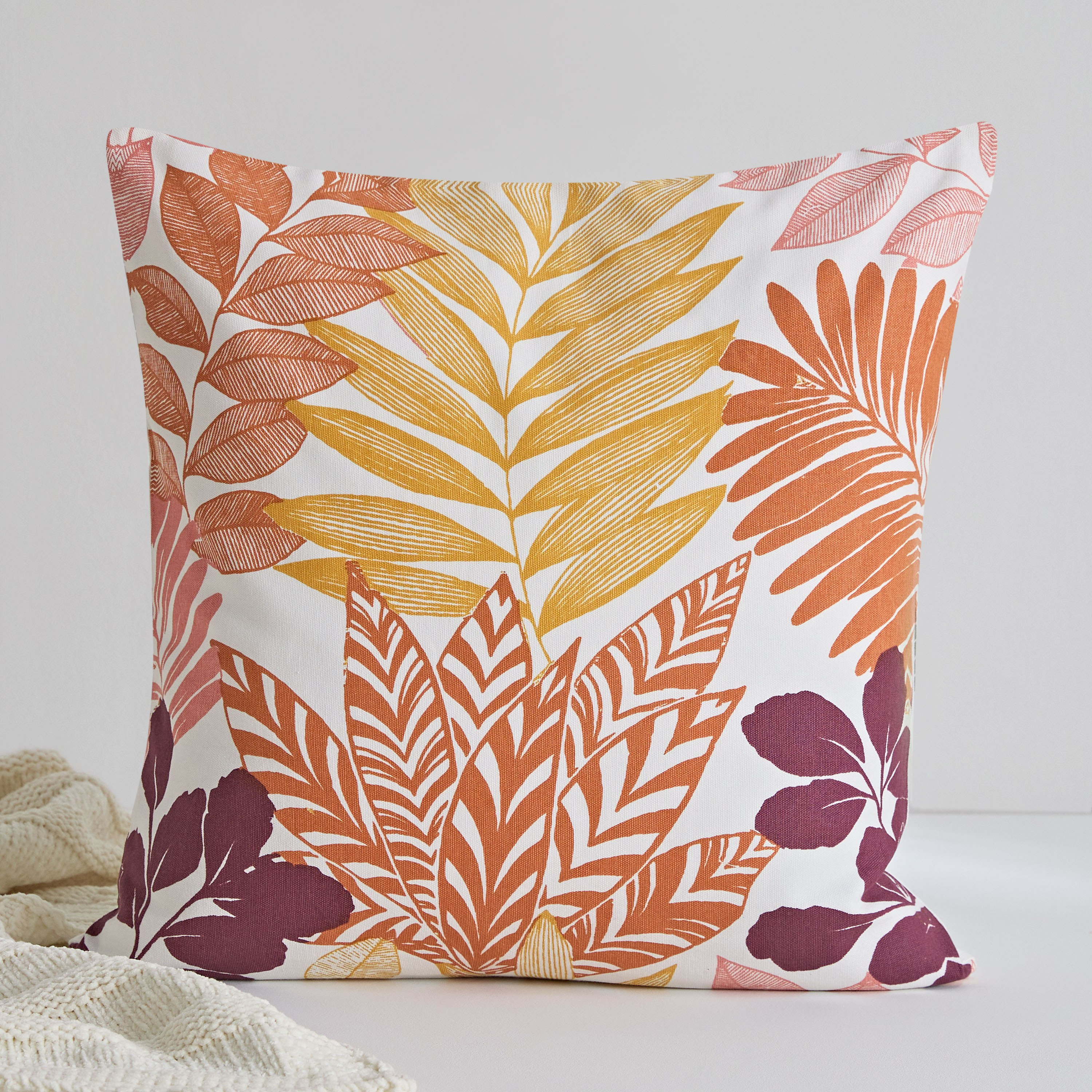 غطاء وسادة بطبعات آميليا من نوفا - 50x50 سم-hbxhomeware-cushionsandcovers-cushioncovers-image-1