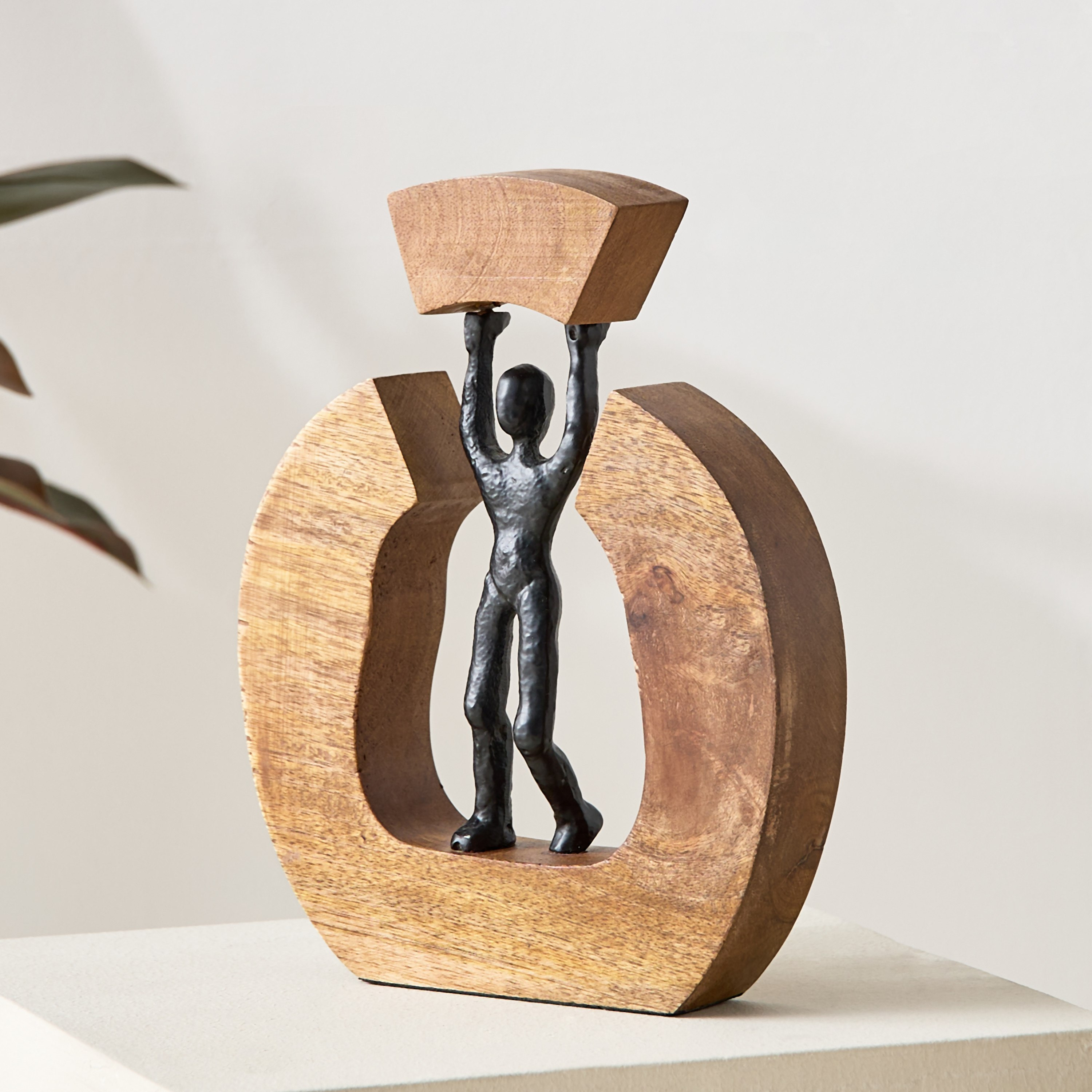 منحوتة ألومنيوم بقاعدة خشبية من أودين - 21x14x26 سم-hbxhomeware-homedecor-figurinesandornaments-image-1