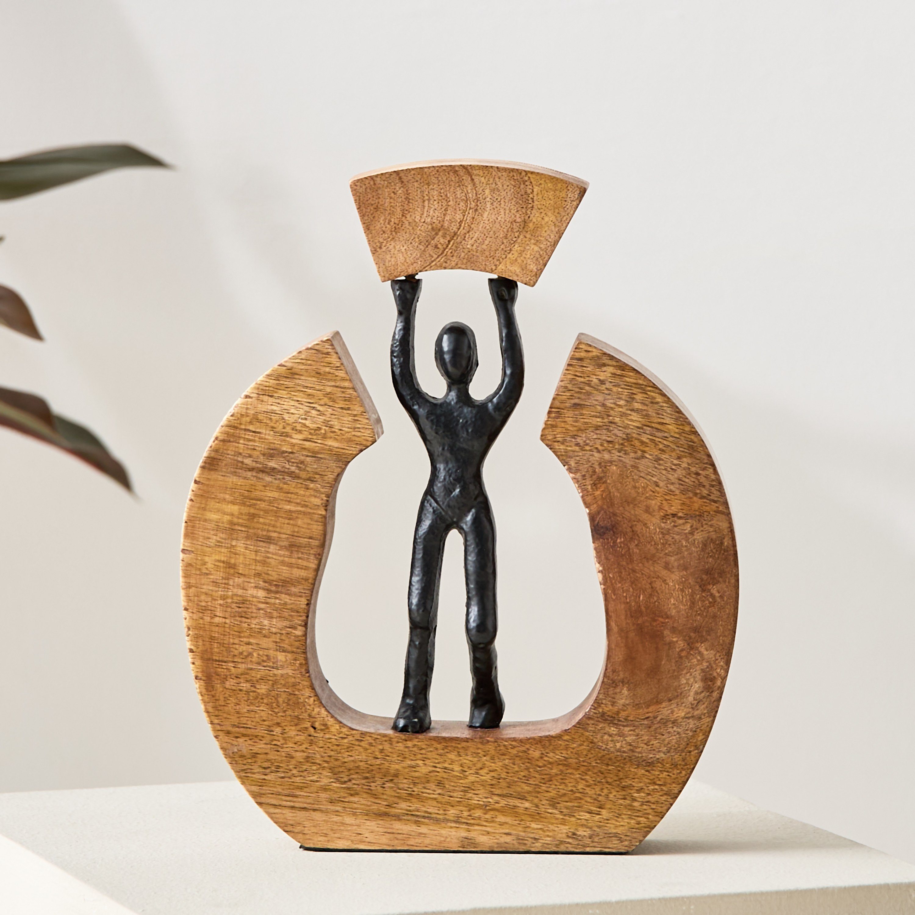 منحوتة ألومنيوم بقاعدة خشبية من أودين - 21x14x26 سم-hbxhomeware-homedecor-figurinesandornaments-image-2
