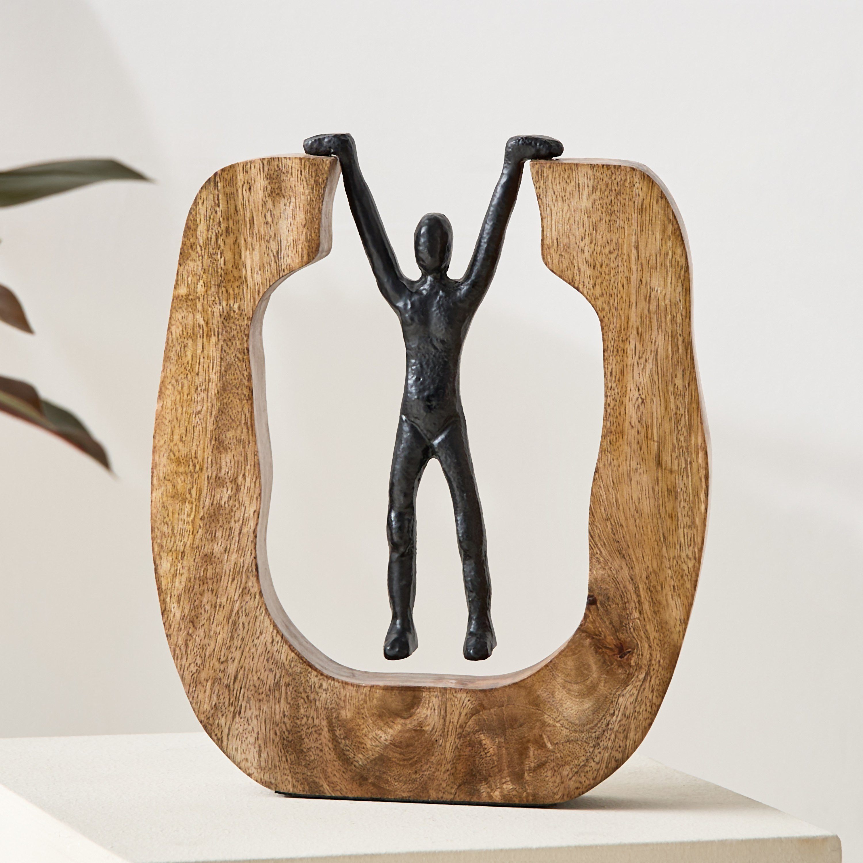 منحوتة ألومنيوم معلقة بقاعدة خشبية من أودين - 30x5x23 سم-hbxhomeware-homedecor-figurinesandornaments-image-5
