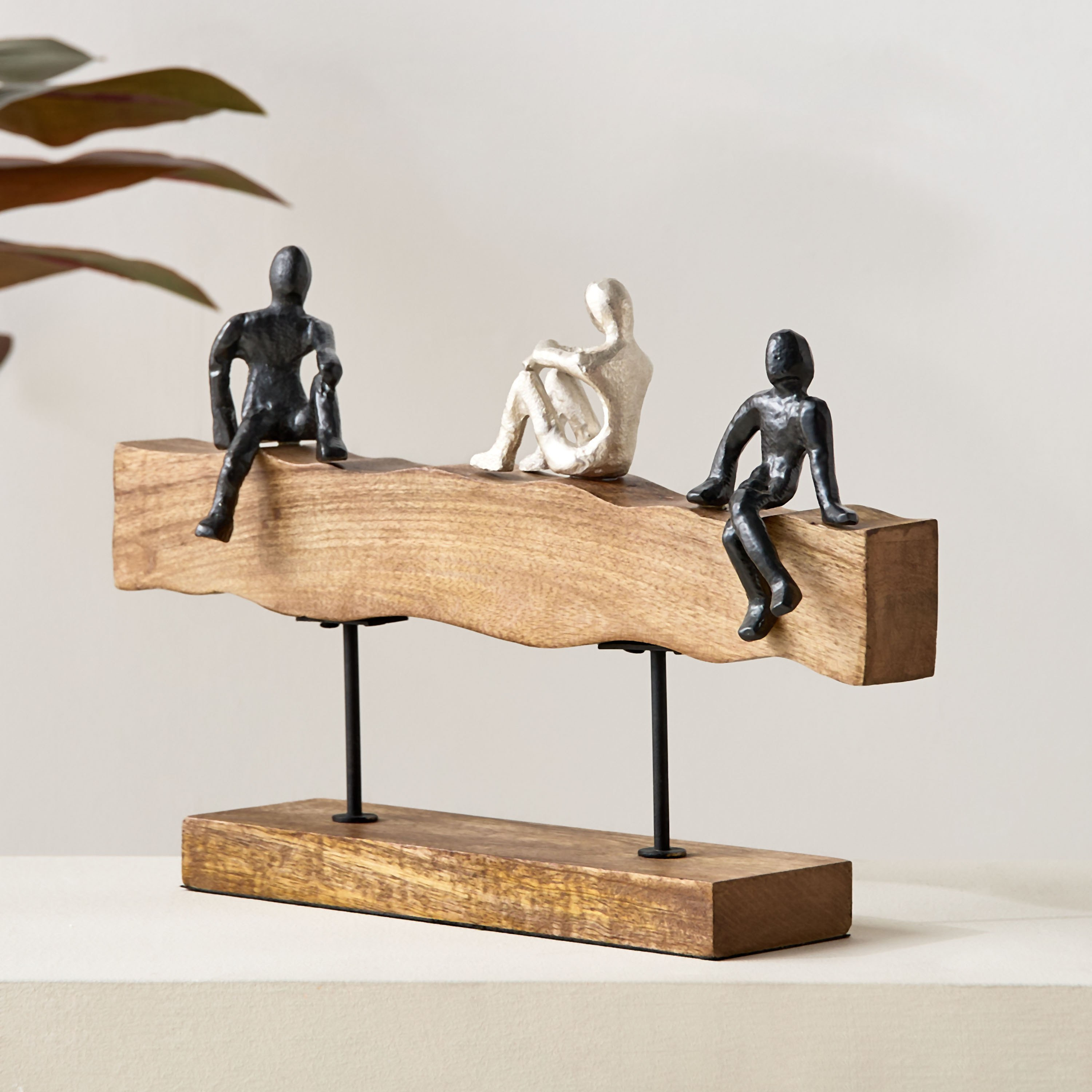 منحوتة ديكور من الألومنيوم بقاعدة خشبية - 38x13x24 سم-hbxhomeware-homedecor-figurinesandornaments-image-1