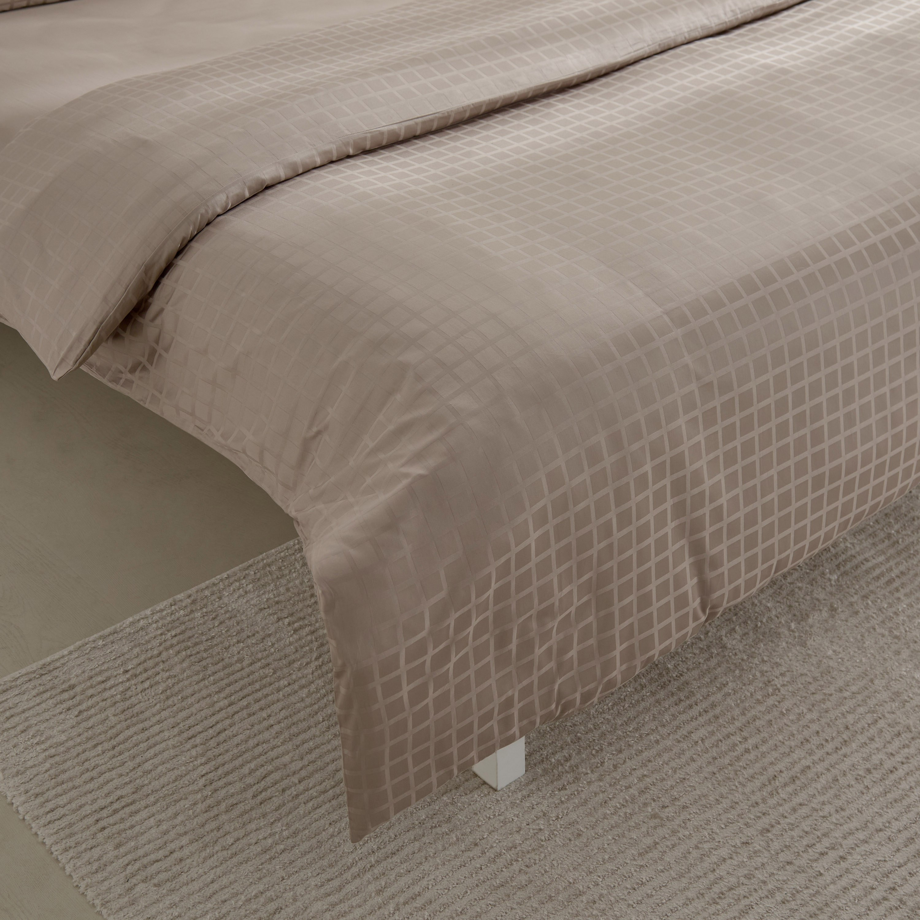 طقم غطاء لحاف كوين كينج قطن بعدد 400 خيط 3 قطع دوبي سادة من أوبولينت لوكس - 220x220 سم-hbxhomeware-hbxbedroom-image-6