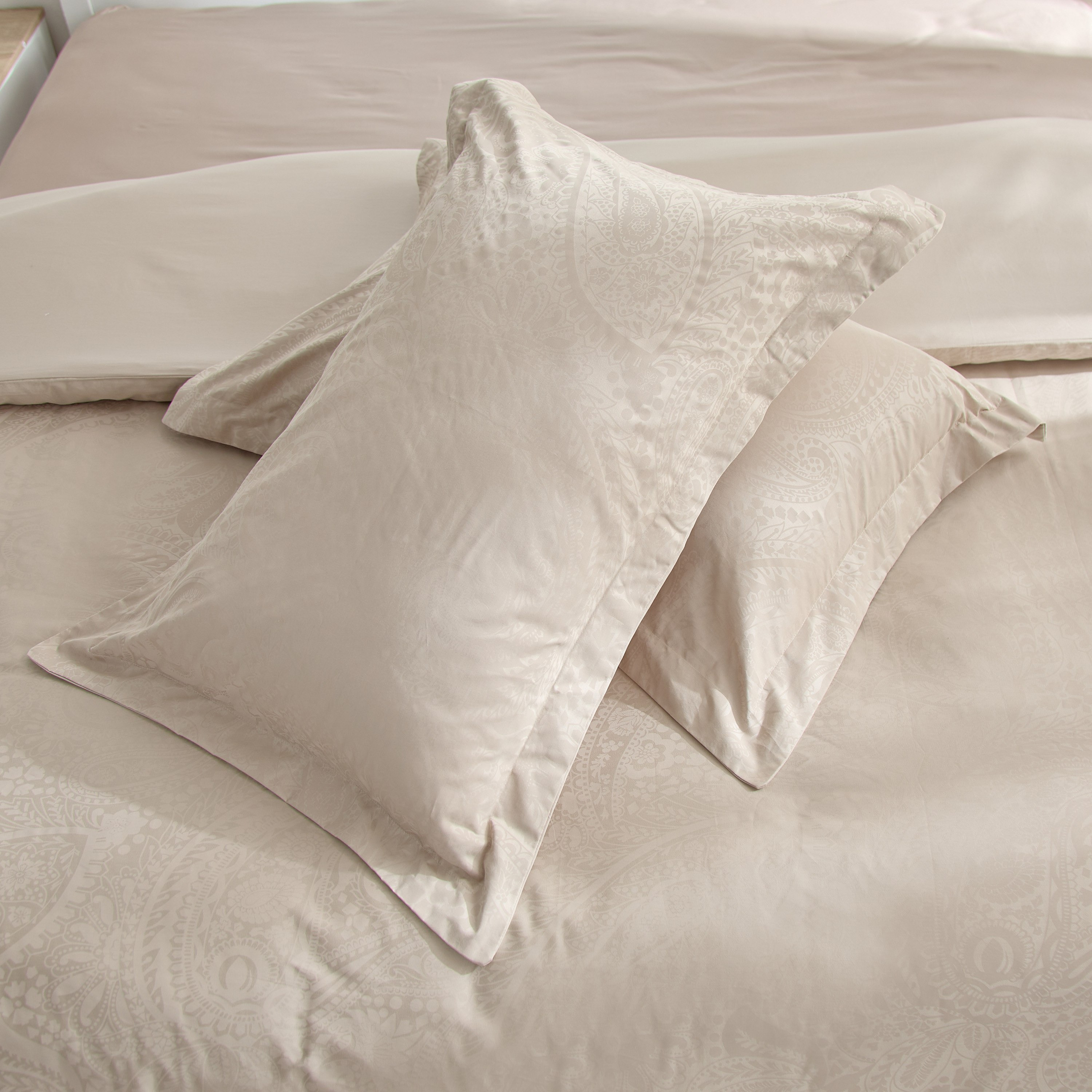 Opulent Luxe 400 Thread Count 3-Piece Jacquard Khadi Print Queen King Duvet Cover Set - 220x220 cm-hbxhomeware-hbxbedroom-image-7
