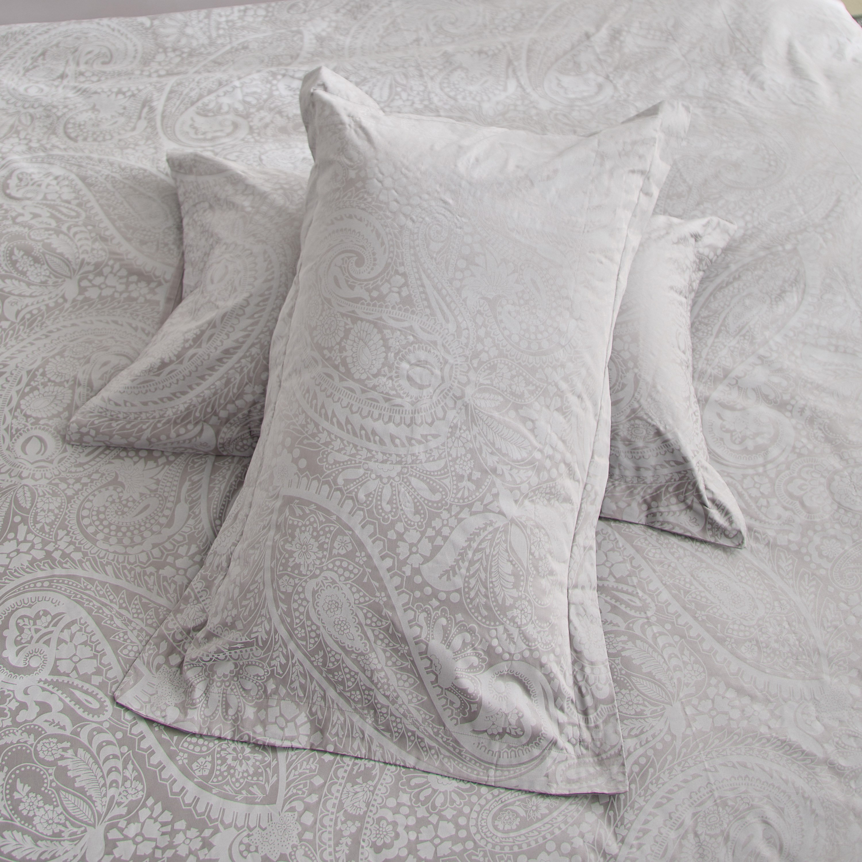 Opulent Luxe 400 Thread Count 3-Piece Jacquard Khadi Print Queen King Duvet Cover Set - 220x220 cm-hbxhomeware-hbxbedroom-image-7