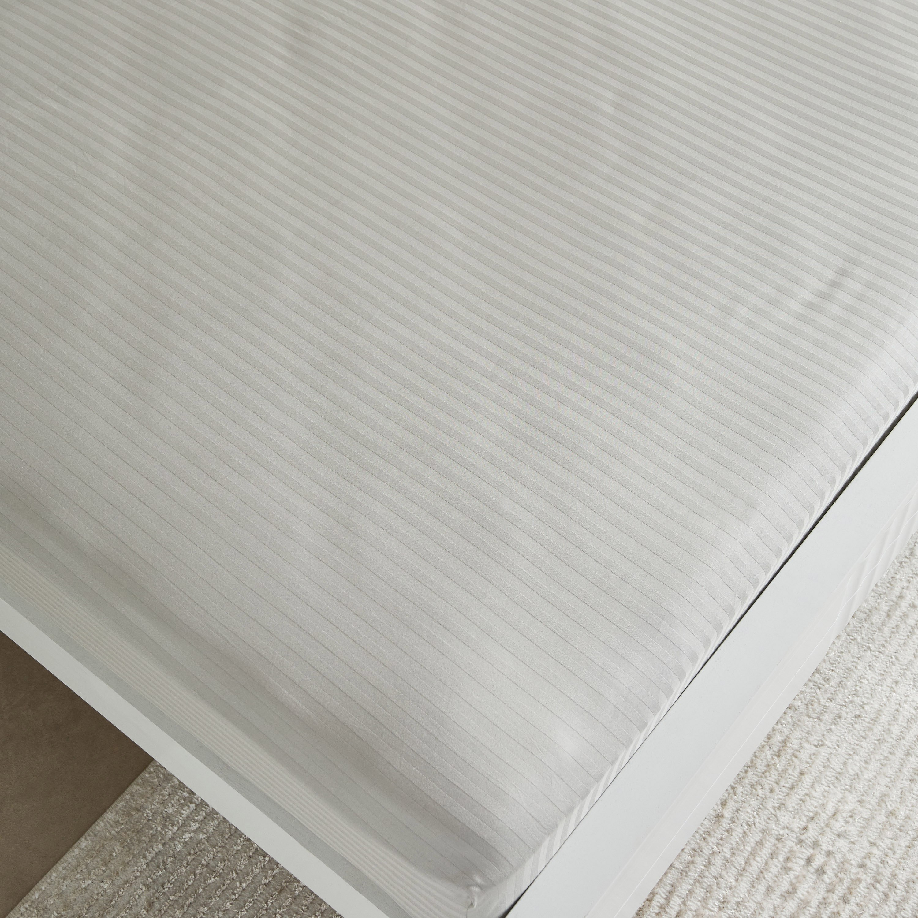 شرشف مطّاطي كوين مخطّط ساتان من هاميلتون - 180x200+36 سم-hbxhomeware-hbxbedroom-image-4