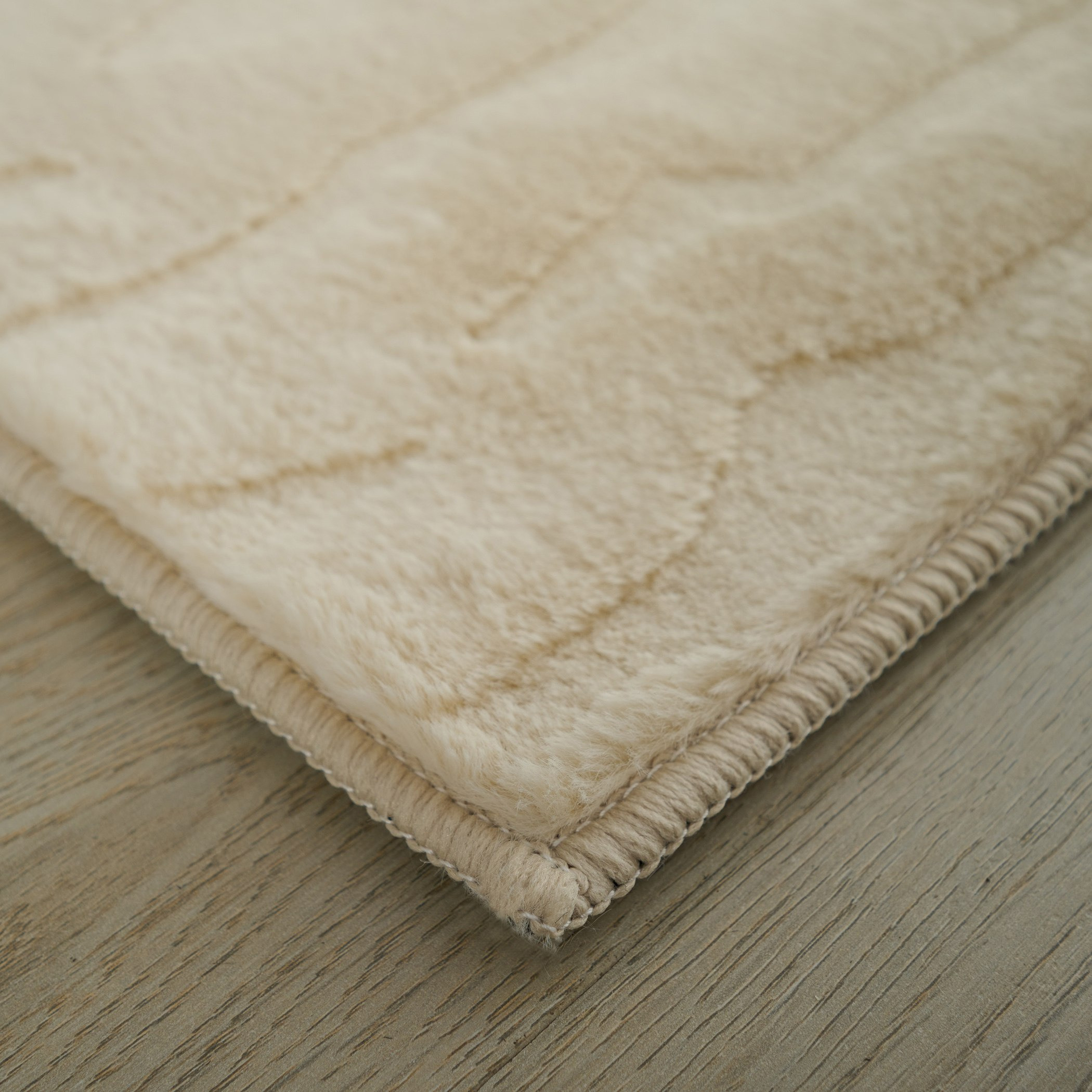سجادة جاكار فرو أرنب ريزا من زارا - 120x170 سم-hbxdecorandfurnishings-floorcoverings-rugs-image-2