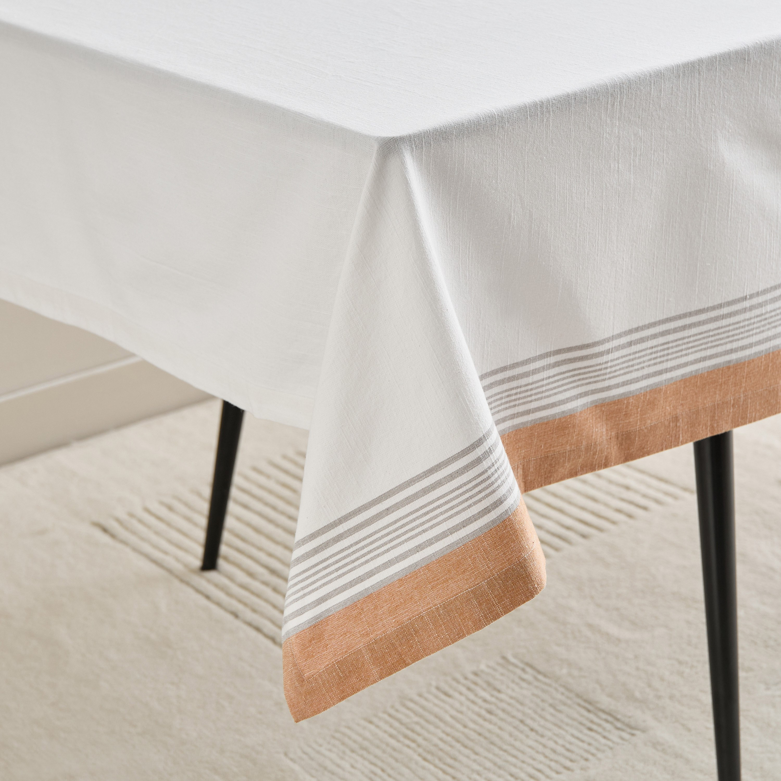 مفرش طاولة ميز من هارلي - 130x170 سم-hbxdecorandfurnishings-homefurnishings-tablelinens-image-2