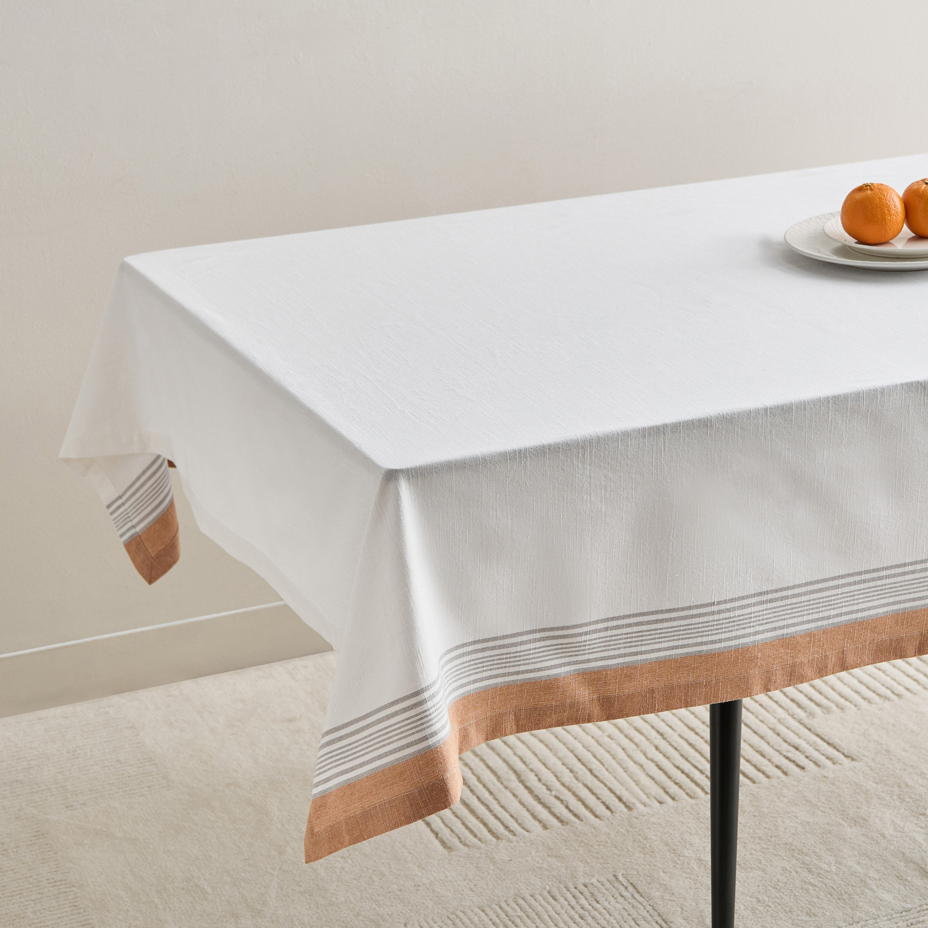مفرش طاولة ميز من هارلي - 150x250 سم-hbxdecorandfurnishings-homefurnishings-tablelinens-image-1