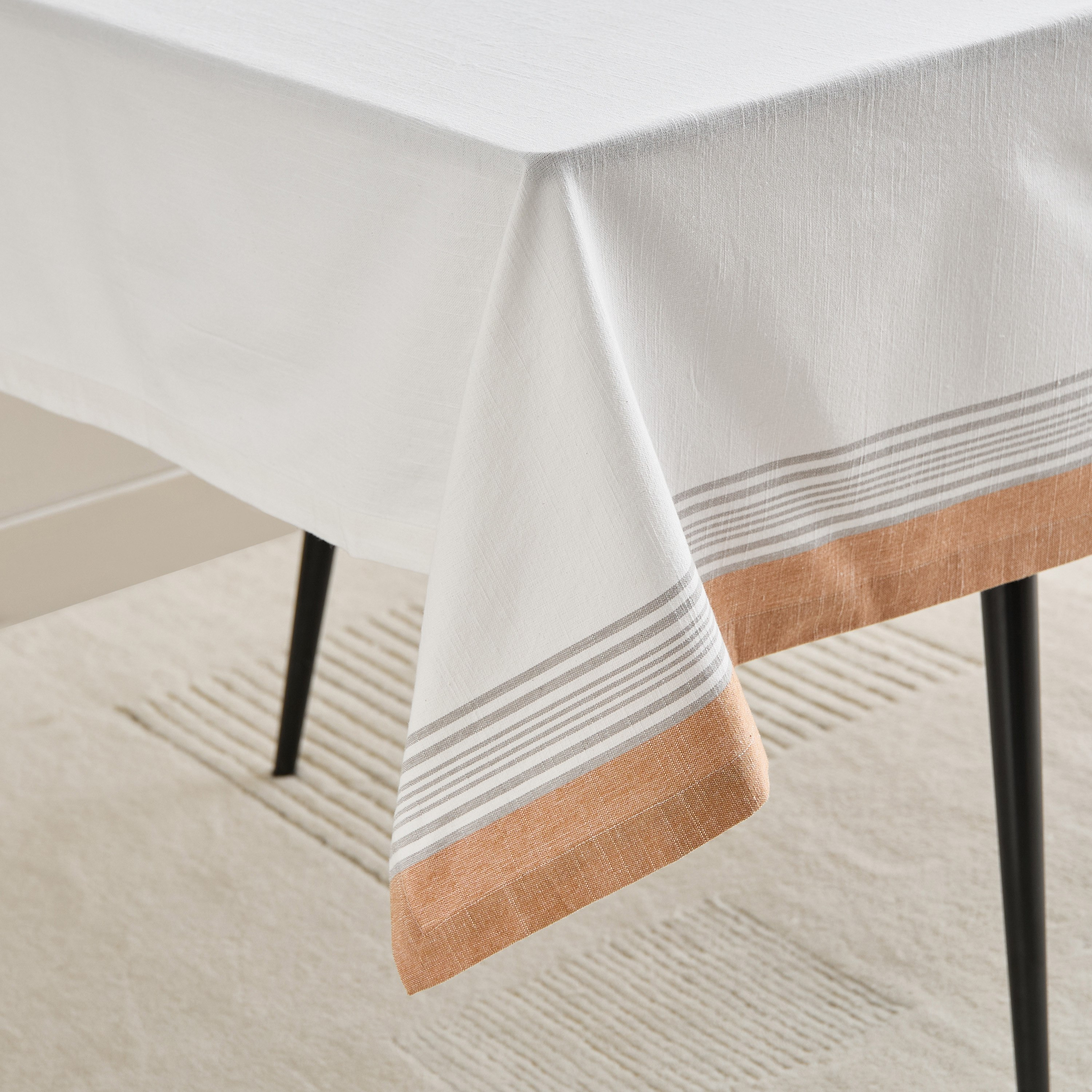 مفرش طاولة ميز من هارلي - 150x250 سم-hbxdecorandfurnishings-homefurnishings-tablelinens-image-2