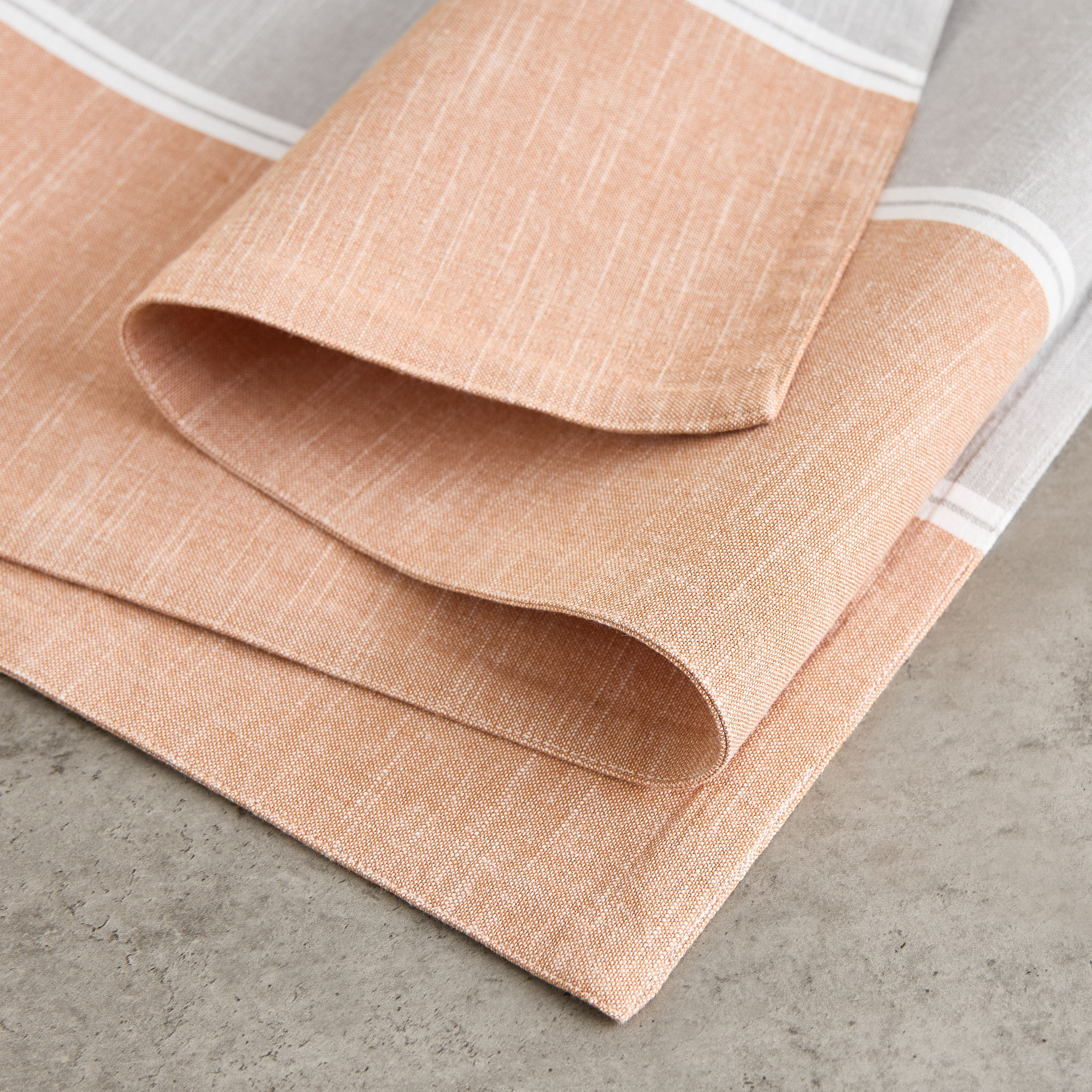 مفرش طاولة مضلع ميز من هارلي - 33x120 سم-hbxdecorandfurnishings-homefurnishings-tablelinens-image-4
