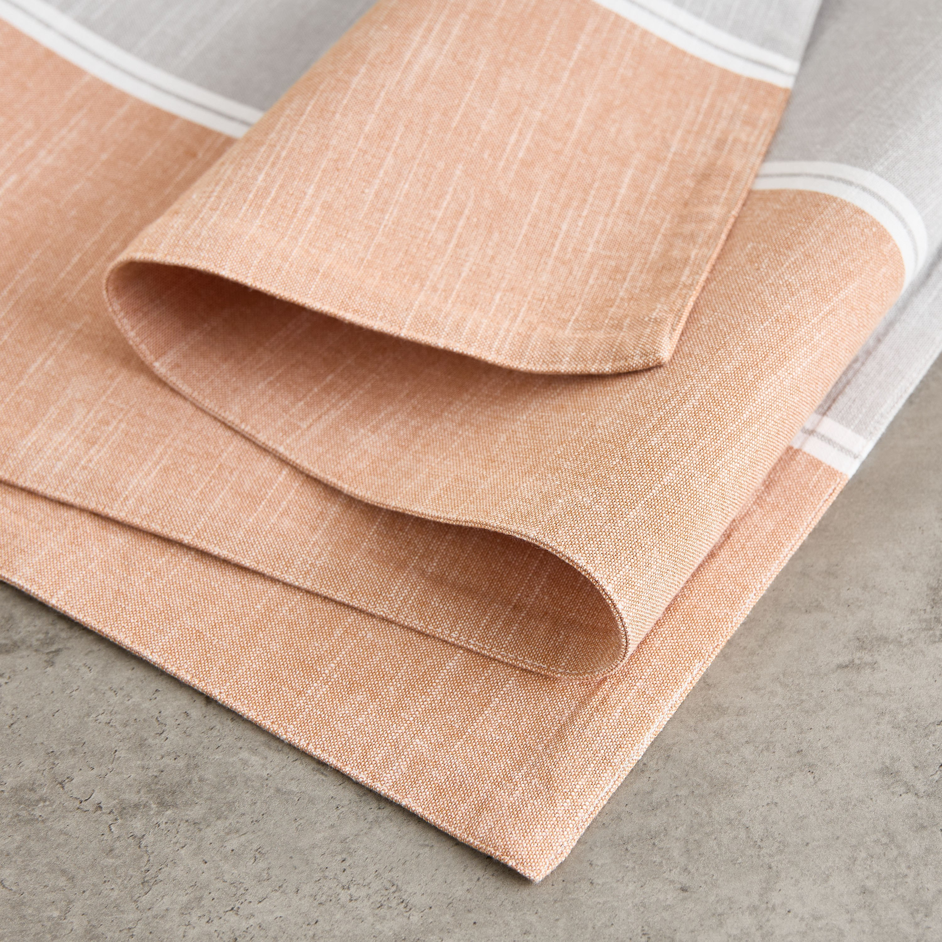مفرش طاولة مضلع ميز من هارلي - 33x180 سم-hbxdecorandfurnishings-homefurnishings-tablelinens-image-4
