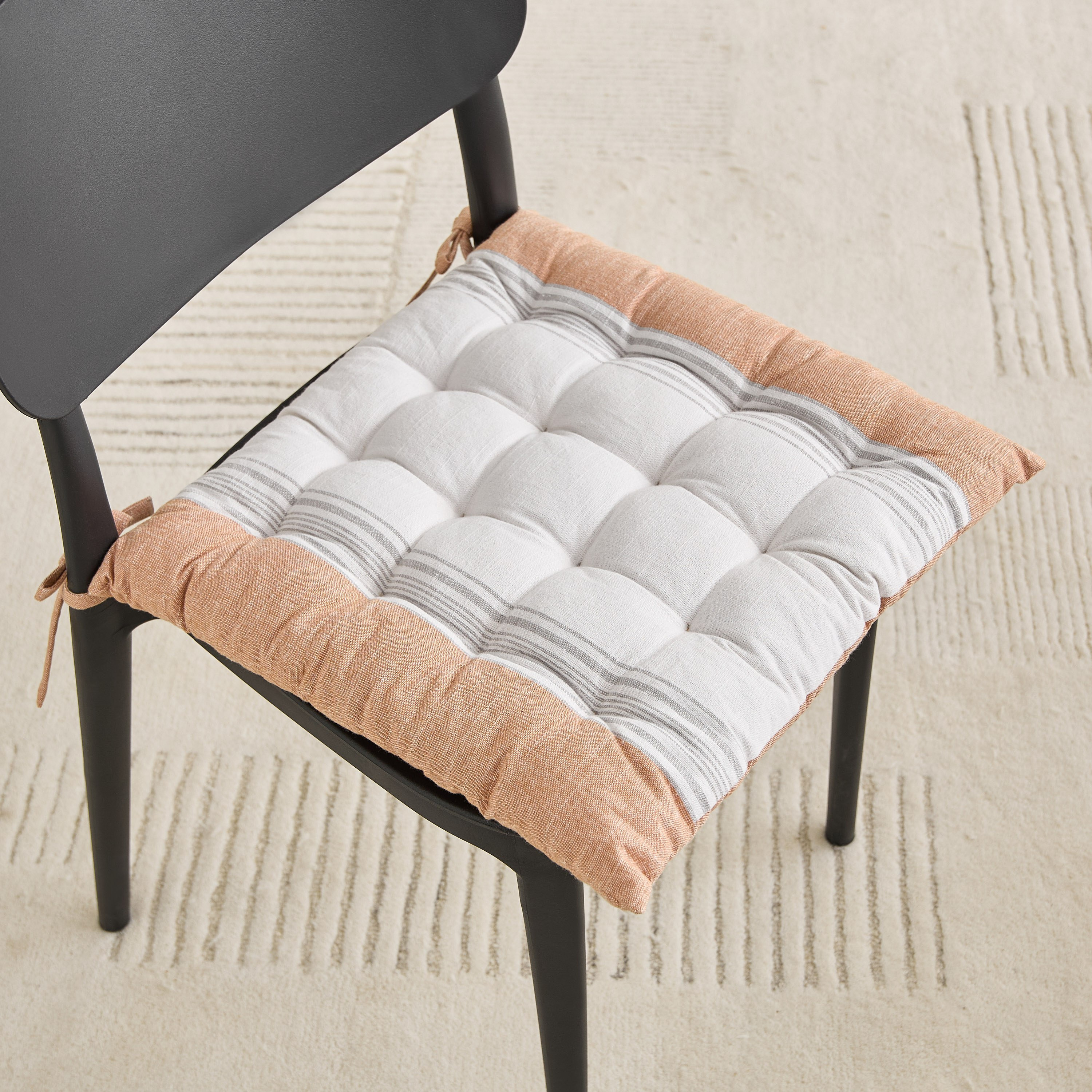 Harley Maze Chair Pad - 40x40 cm-hbxbedroom-bedding-cushionsandcovers-chairpads-image-1