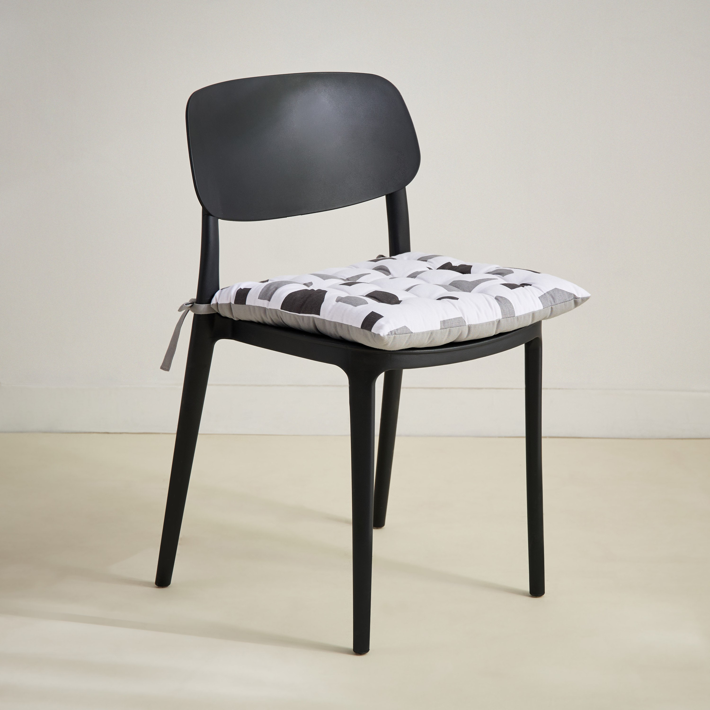 Snazzy Astrix Printed Chair Pad - 40x40 cm-hbxbedroom-bedding-cushionsandcovers-chairpads-image-2