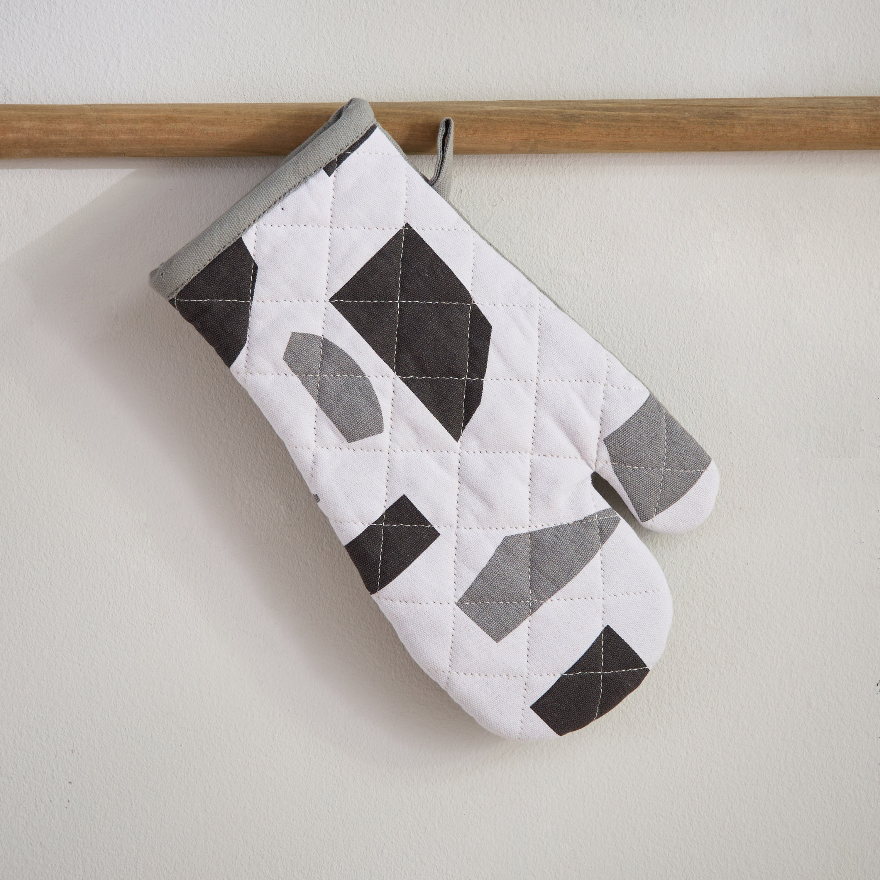 قفاز بطبعات أستريكس من سنازي - 18x30 سم-hbxhomeware-kitchenware-kitchenlinens-image-1