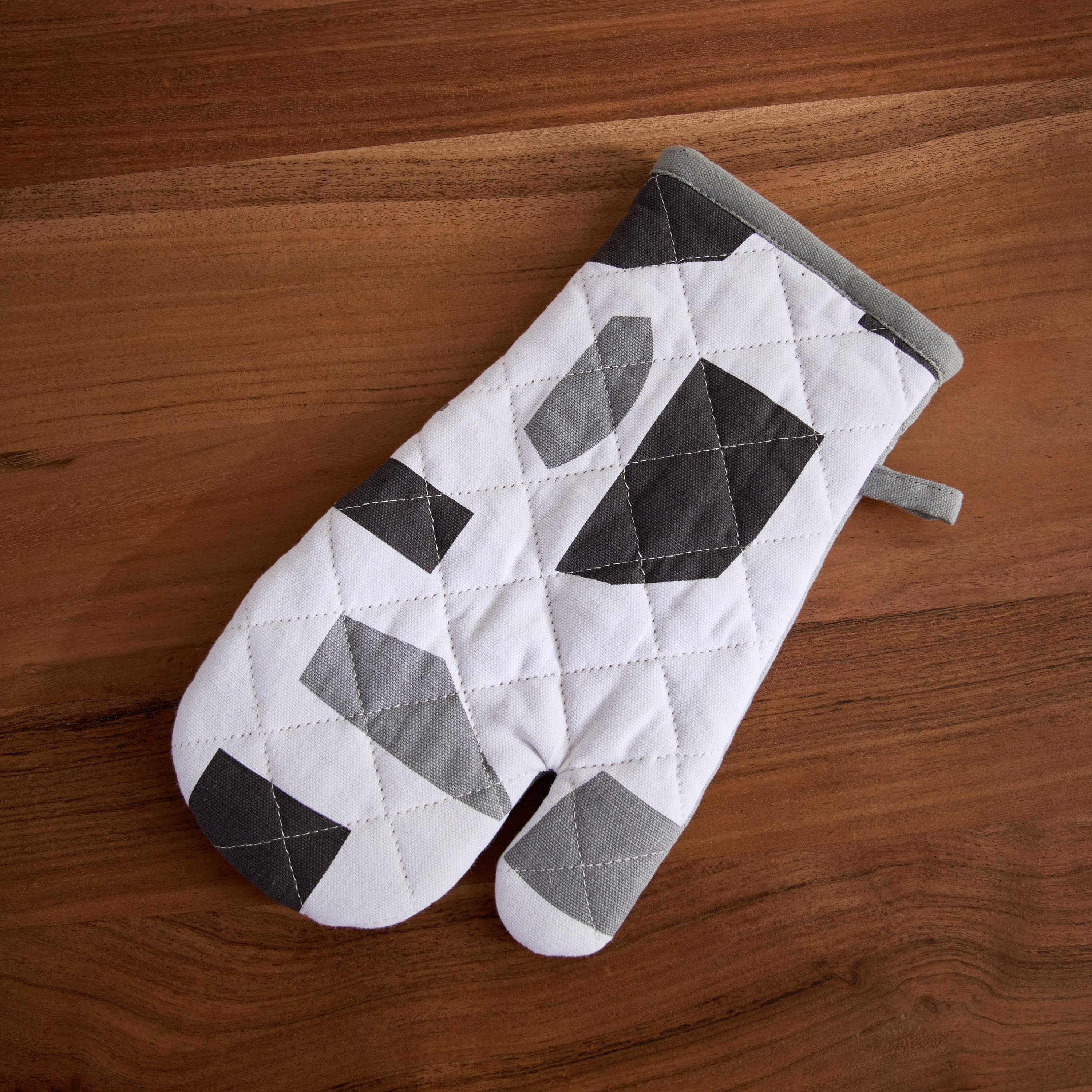 قفاز بطبعات أستريكس من سنازي - 18x30 سم-hbxhomeware-kitchenware-kitchenlinens-image-2
