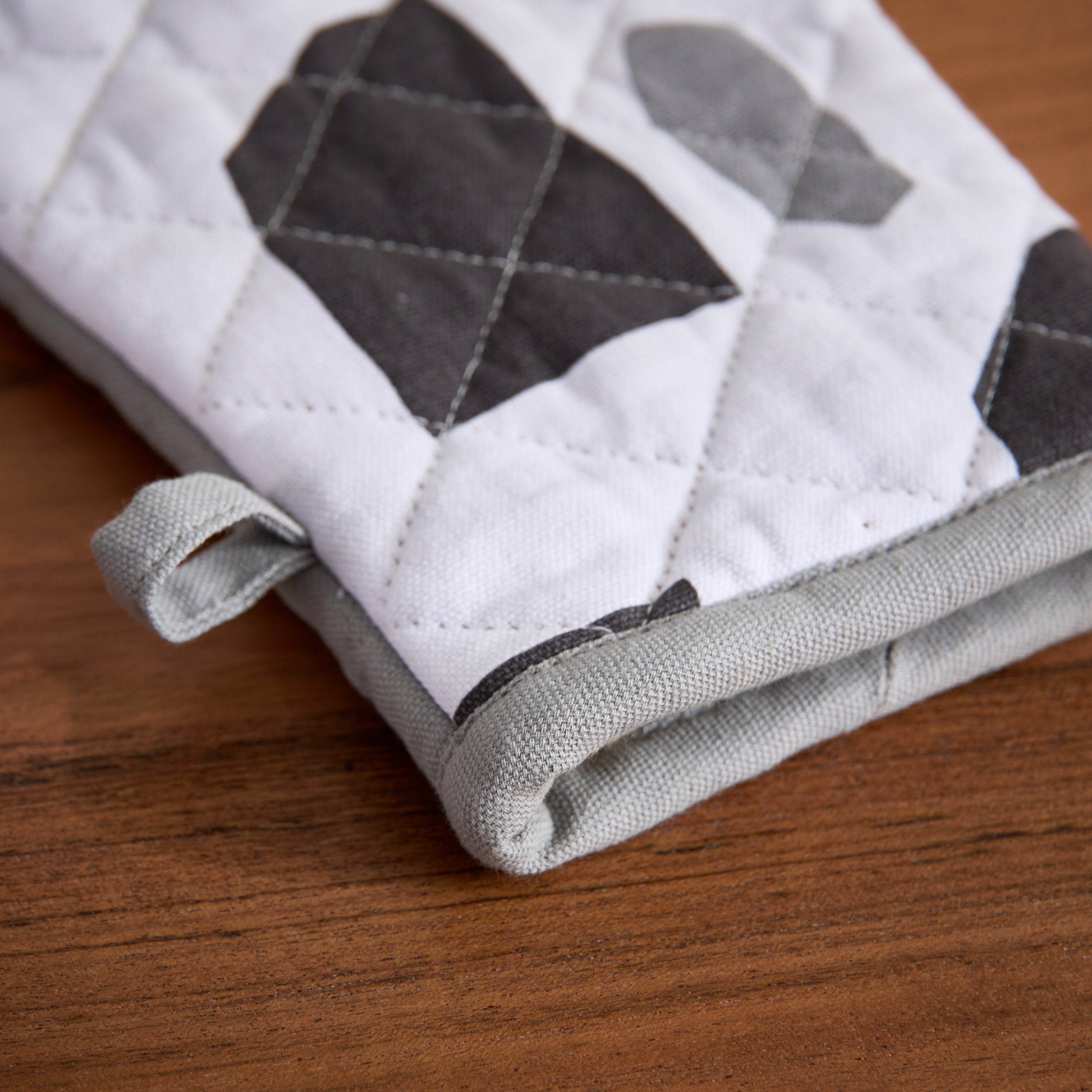 قفاز بطبعات أستريكس من سنازي - 18x30 سم-hbxhomeware-kitchenware-kitchenlinens-image-4