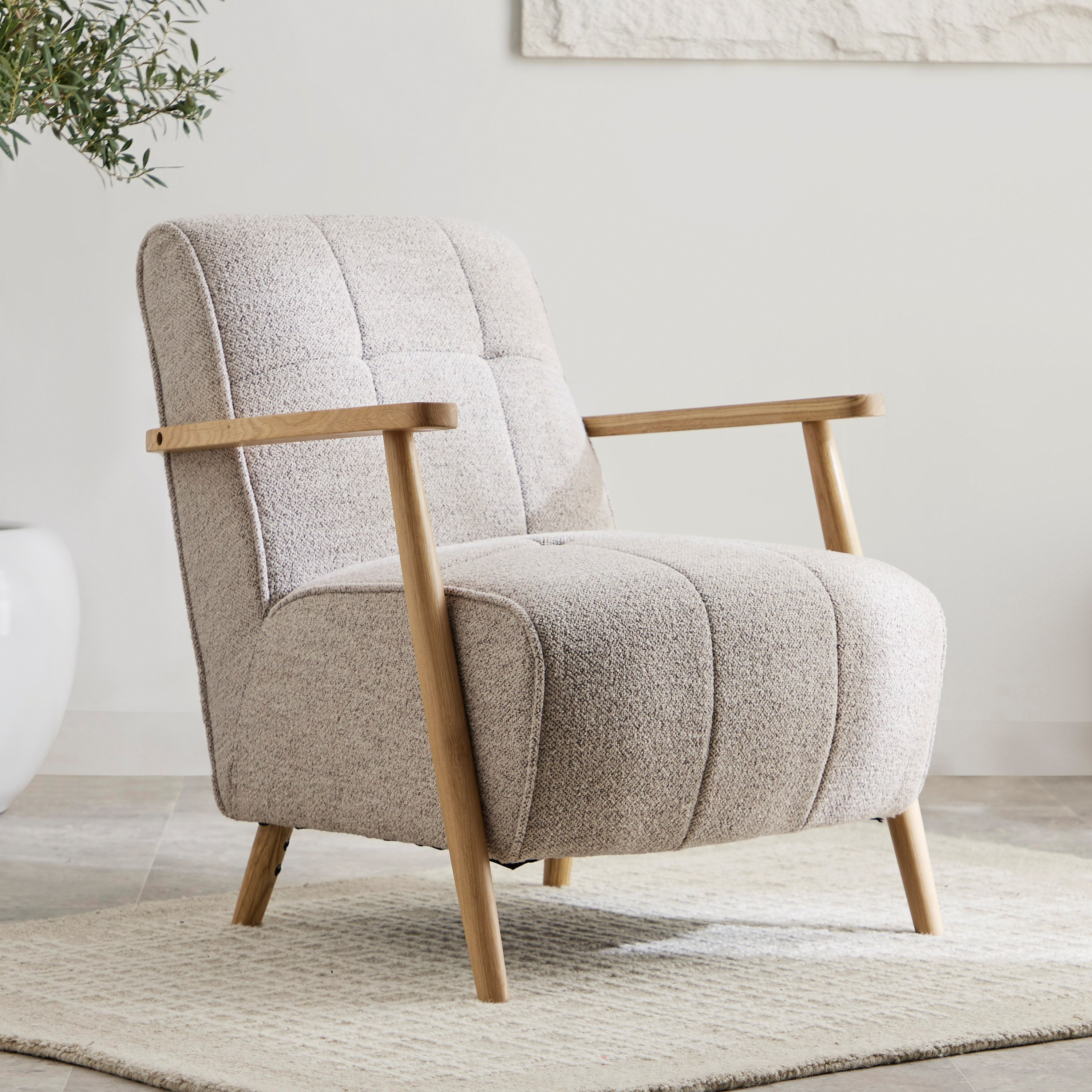 كرسي فردي قماش من هاربر-hbxlivingroom-sofasandarmchairs-easychairs-image-1