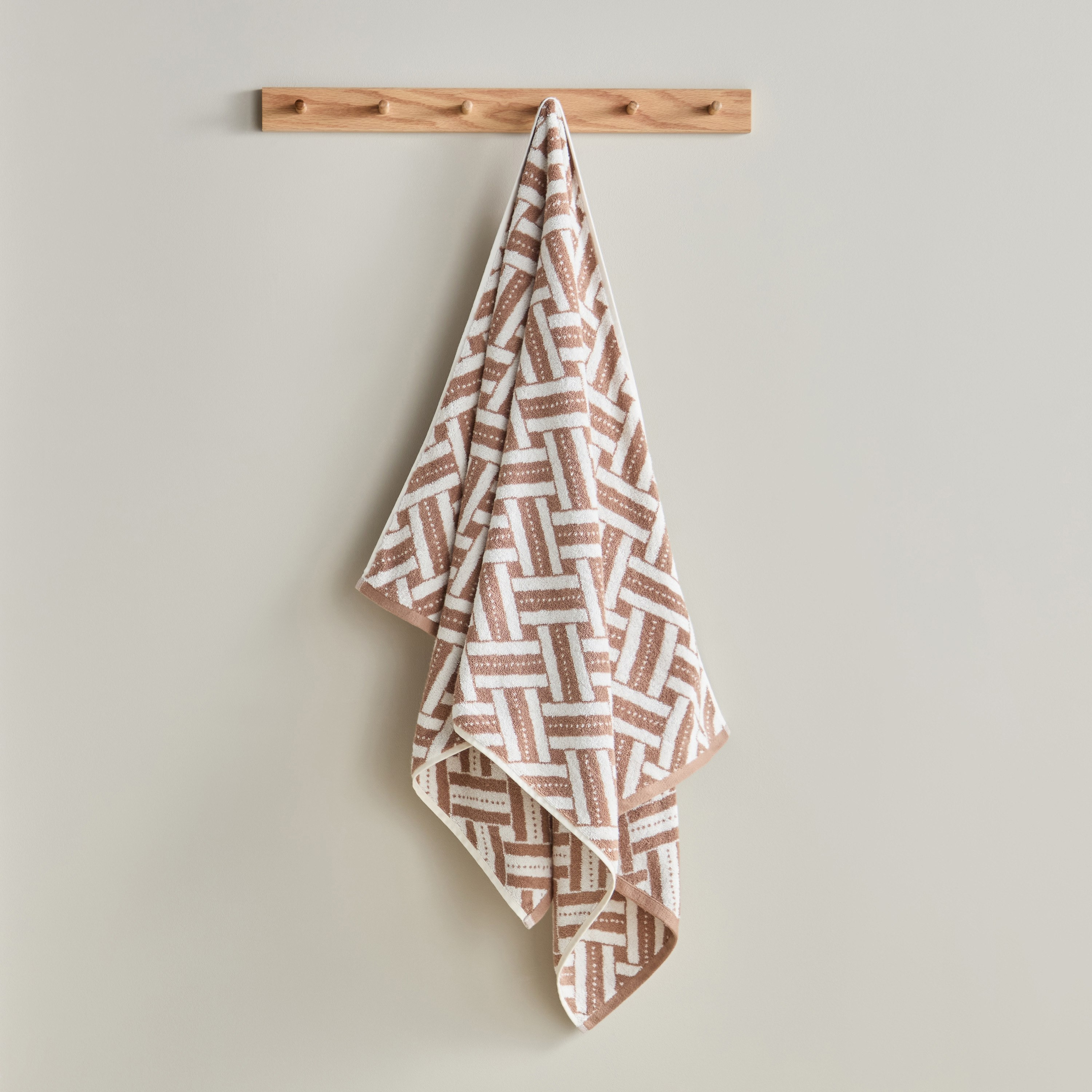 منشفة حمام قطن تركي بنمط جاكار وخيوط مصبوغة من أوبيولنس سيرينيتي - 70×140 سم-hbxbathroom-bathroomtextiles-image-1