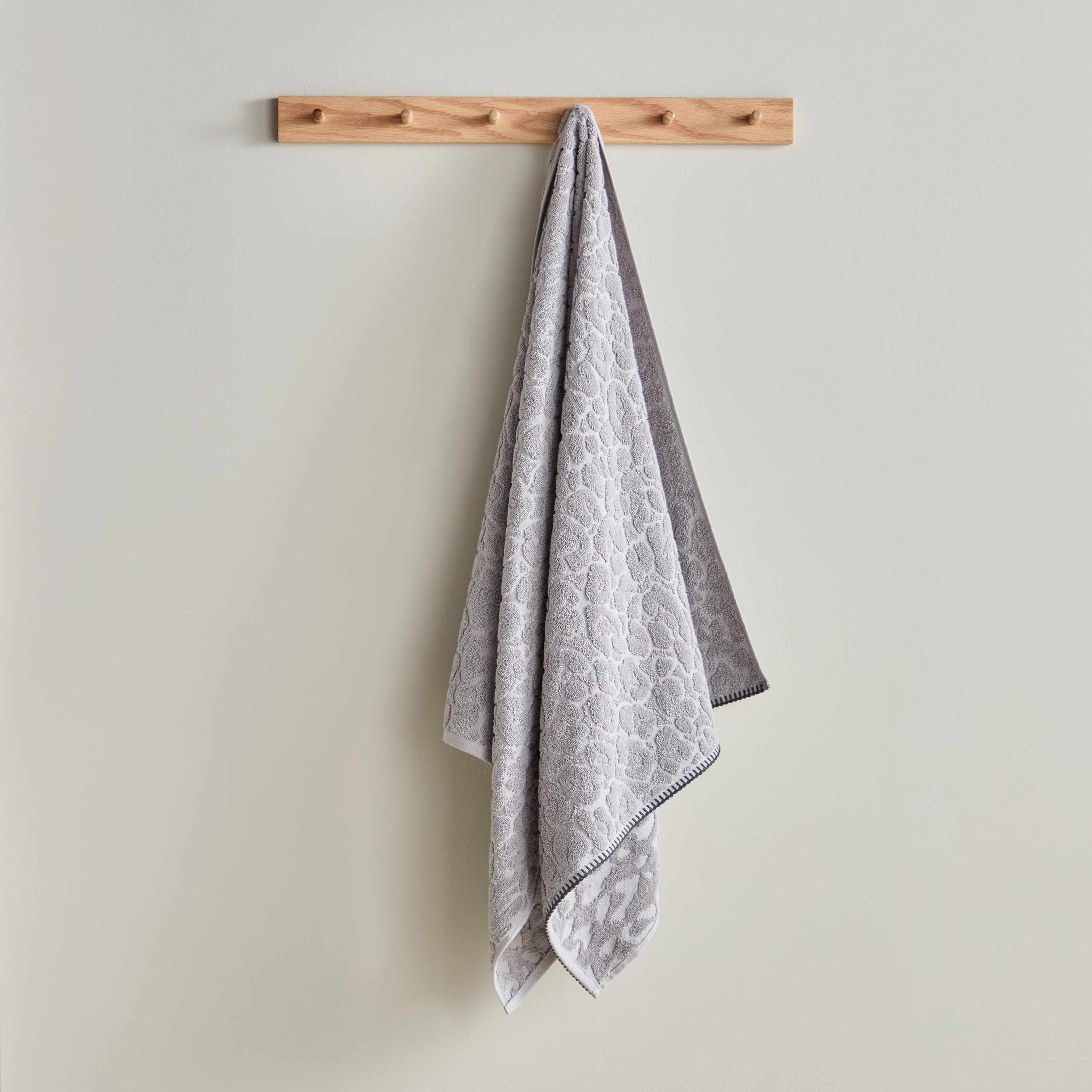 منشفة حمام جاكار من القطن التركي من أوبيولنس ليوبارد- 70x140 سم-hbxbathroom-bathroomtextiles-image-1