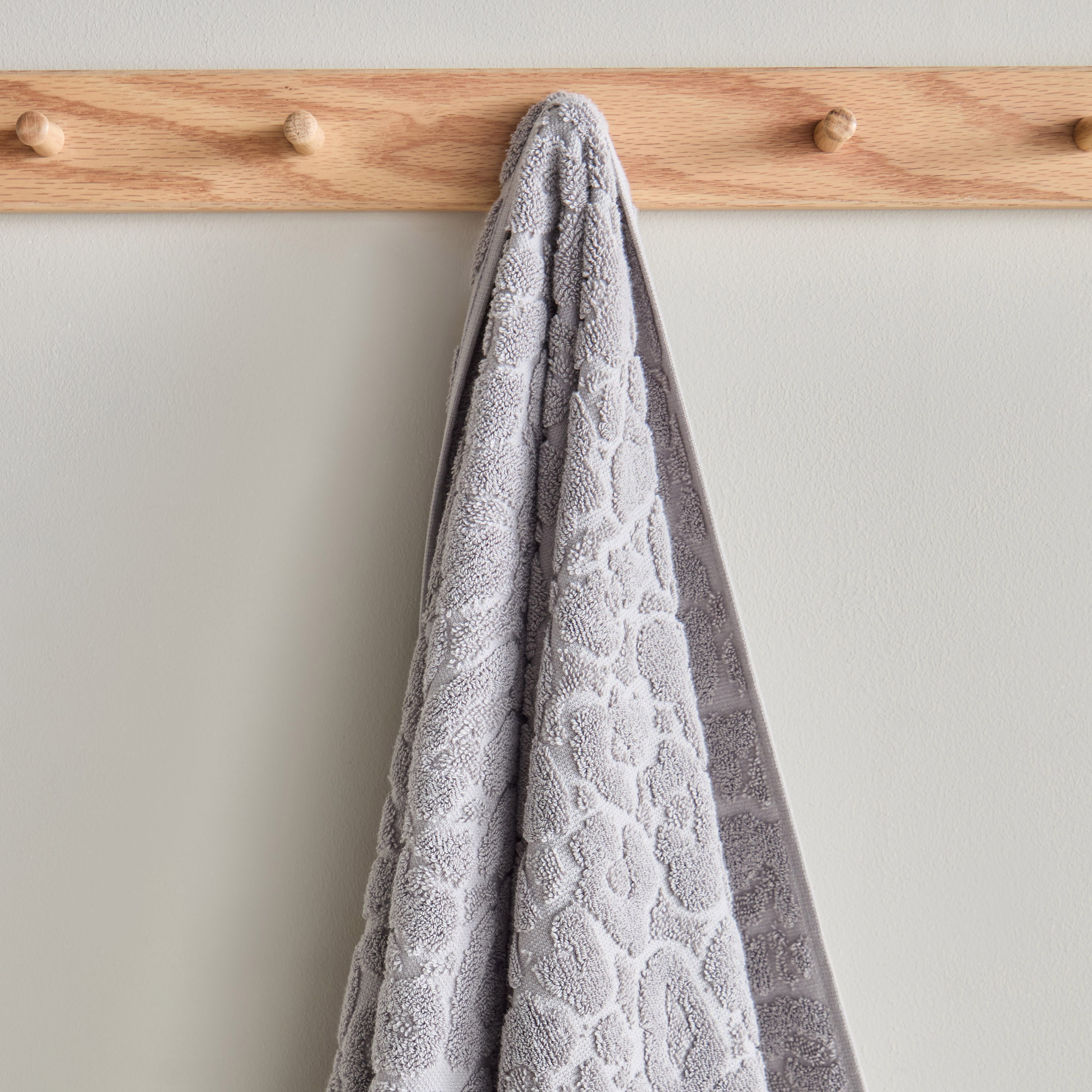 منشفة حمام جاكار من القطن التركي من أوبيولنس ليوبارد- 70x140 سم-hbxbathroom-bathroomtextiles-image-2
