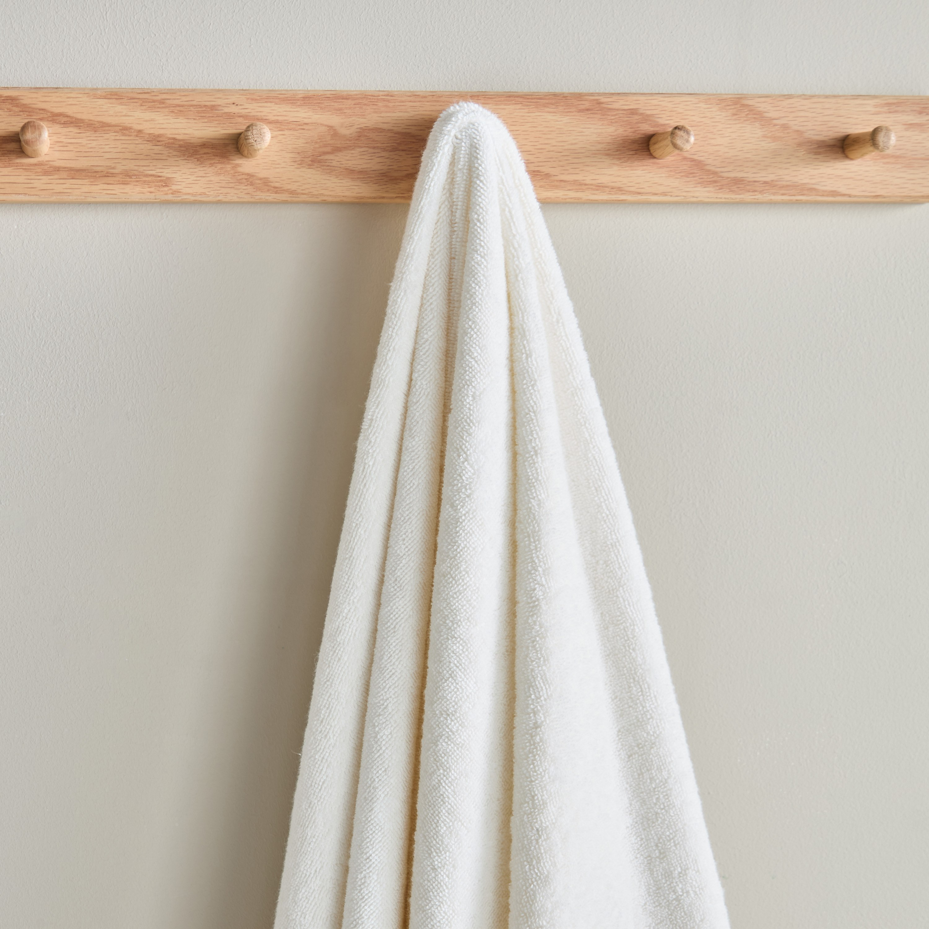 منشفة حمام من القطن التركي بحواف جاكار من أوبيولنس فلورا - 70x140 سم-hbxbathroom-bathroomtextiles-image-2