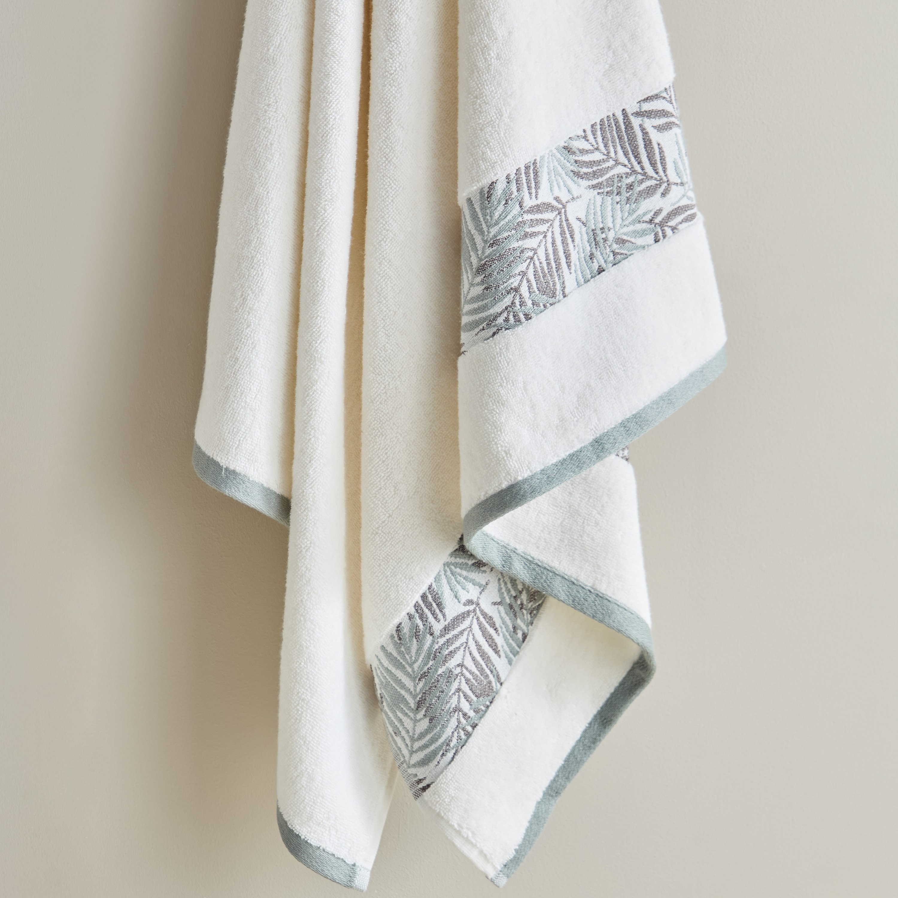 منشفة حمام من القطن التركي بحواف جاكار من أوبيولنس فلورا - 70x140 سم-hbxbathroom-bathroomtextiles-image-3