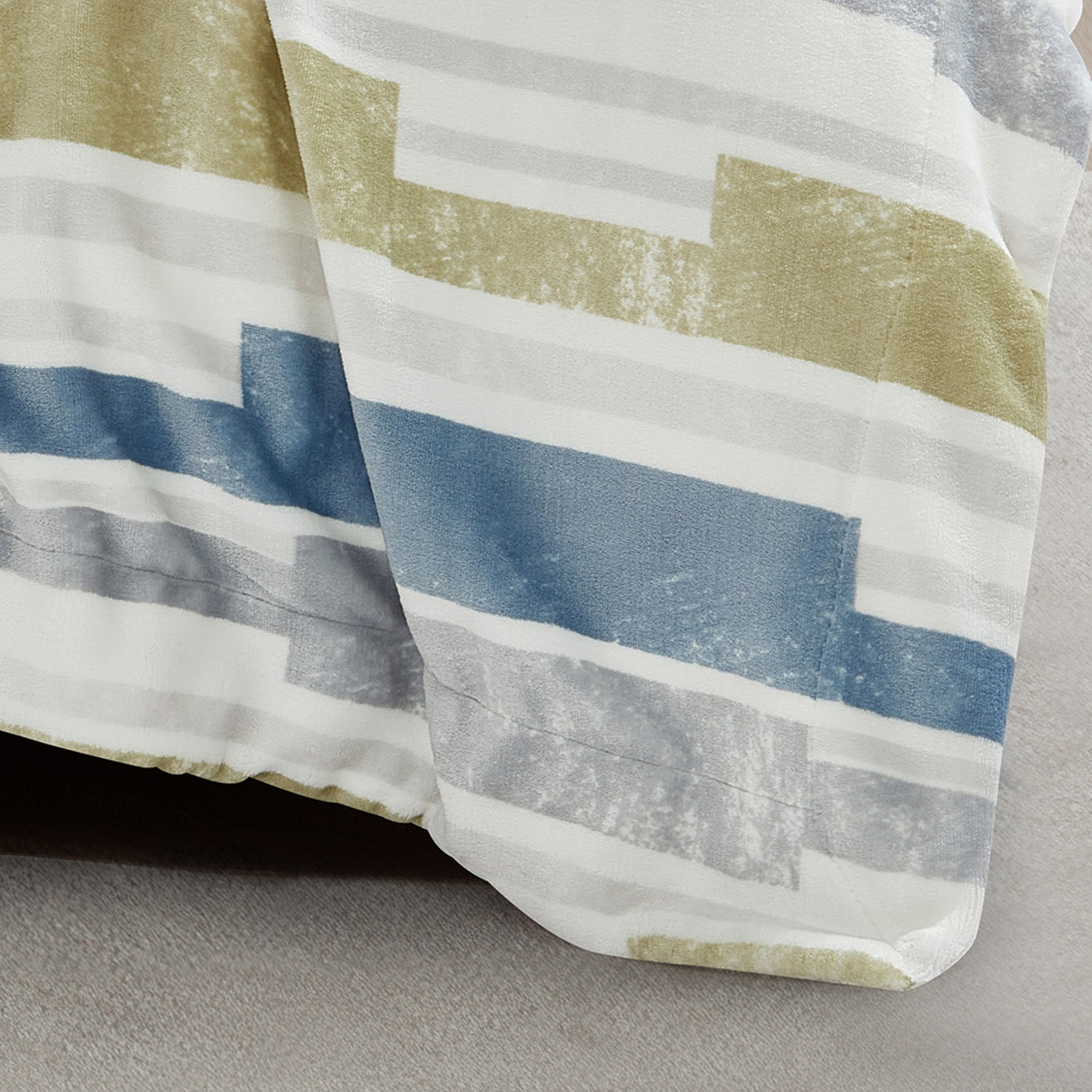 Braxton Versa Printed Flannel Sherpa Queen Blanket - 200x220 cm-hbxhomeware-hbxbedroom-image-4