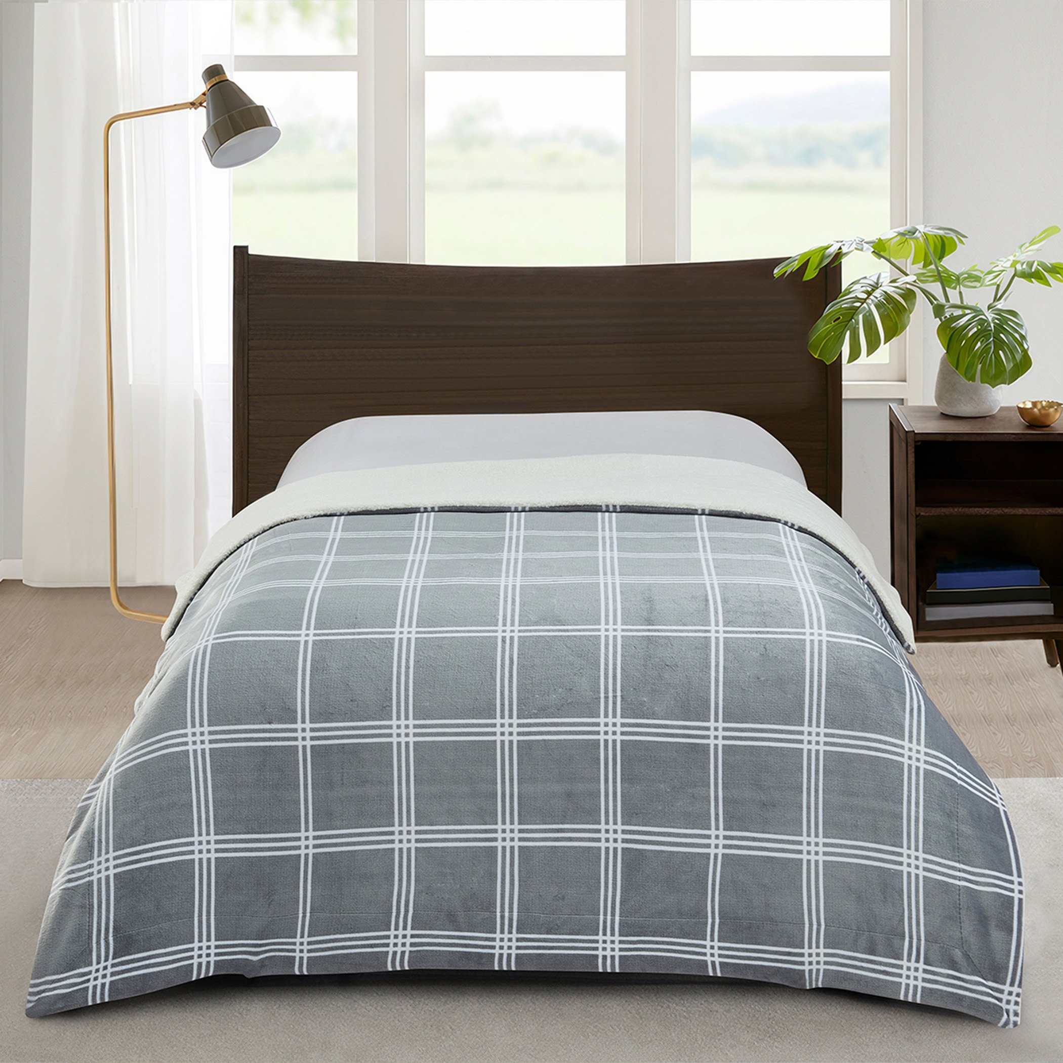 Braxton Magadan Printed Flannel Sherpa Twin Blanket - 150x200 cm-hbxhomeware-hbxbedroom-image-1