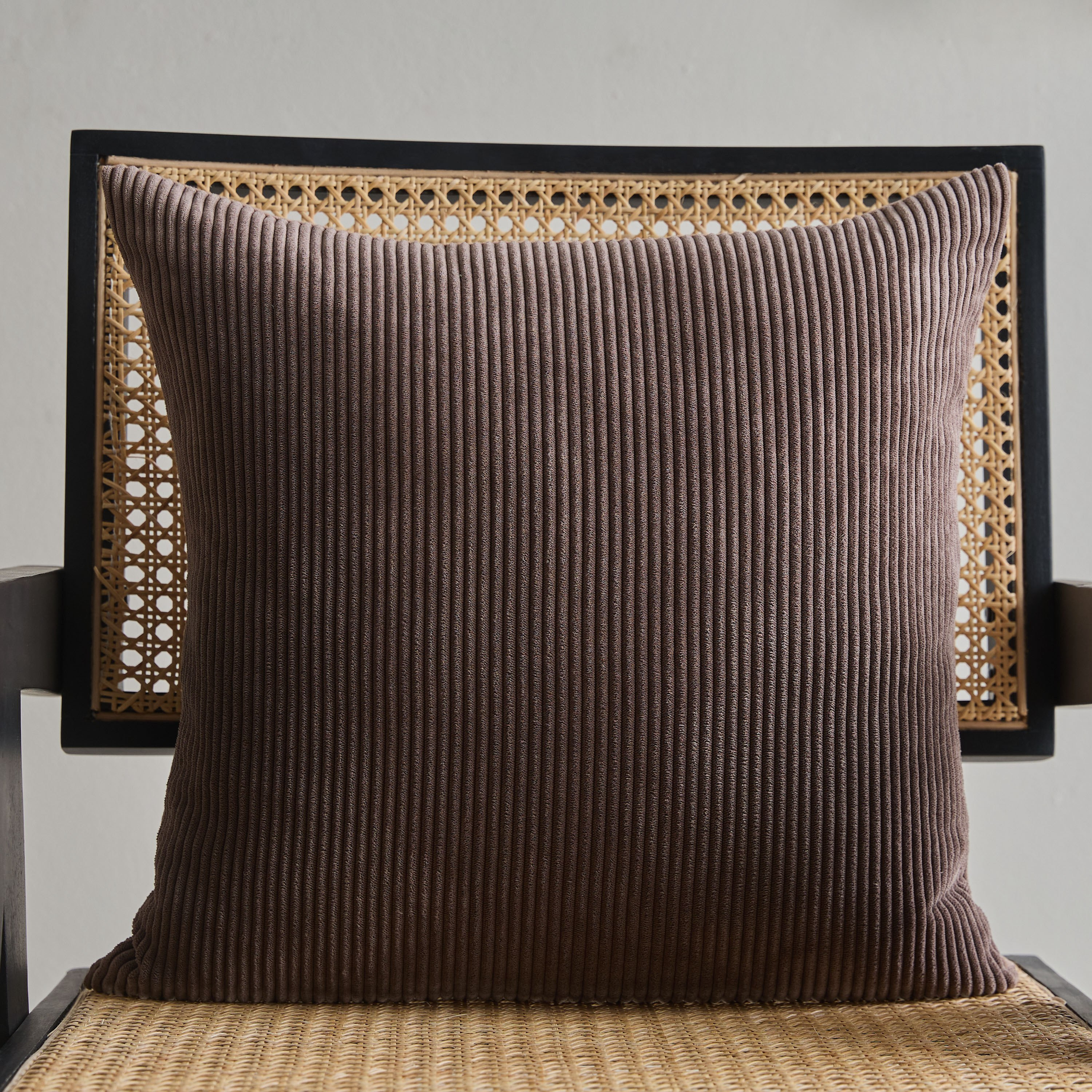 غطاء وسادة كوردوراي من فيلفيت إيز-  45x45 سم-hbxhomeware-hbxbedroom-image-1