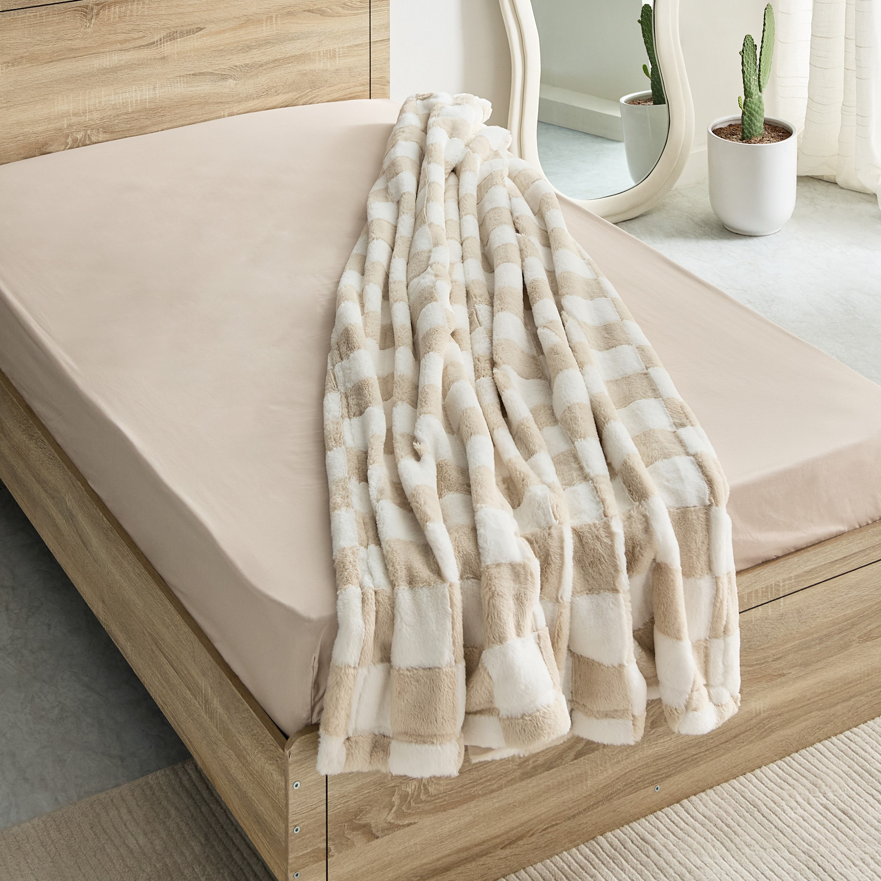 Breda Check Jacquard Rabbit Fur Twin Blanket - 150x220 cm-hbxhomeware-hbxbedroom-image-4