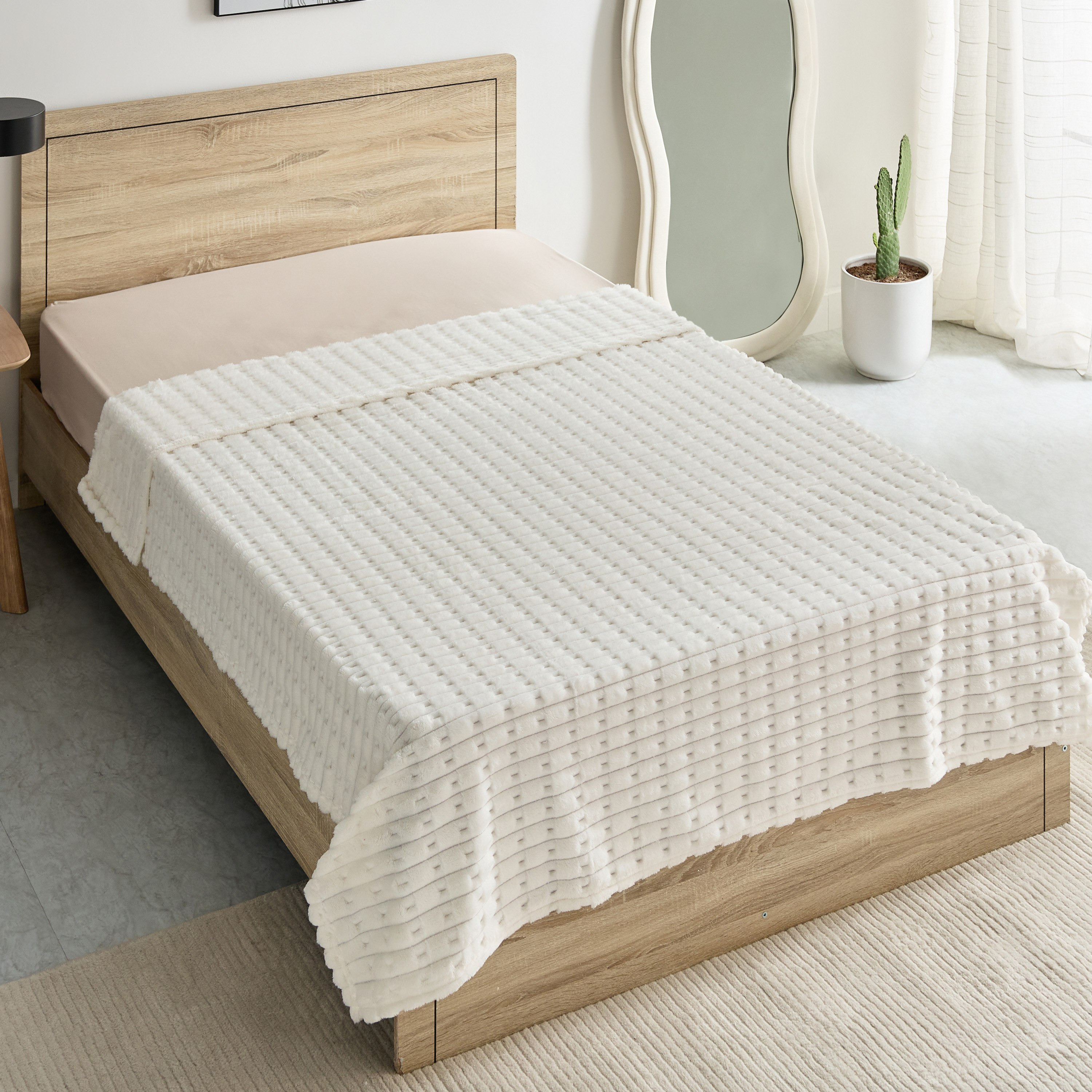 Delft Jacquard Flannel Twin Blanket - 150x200 cm-hbxhomeware-hbxbedroom-image-1