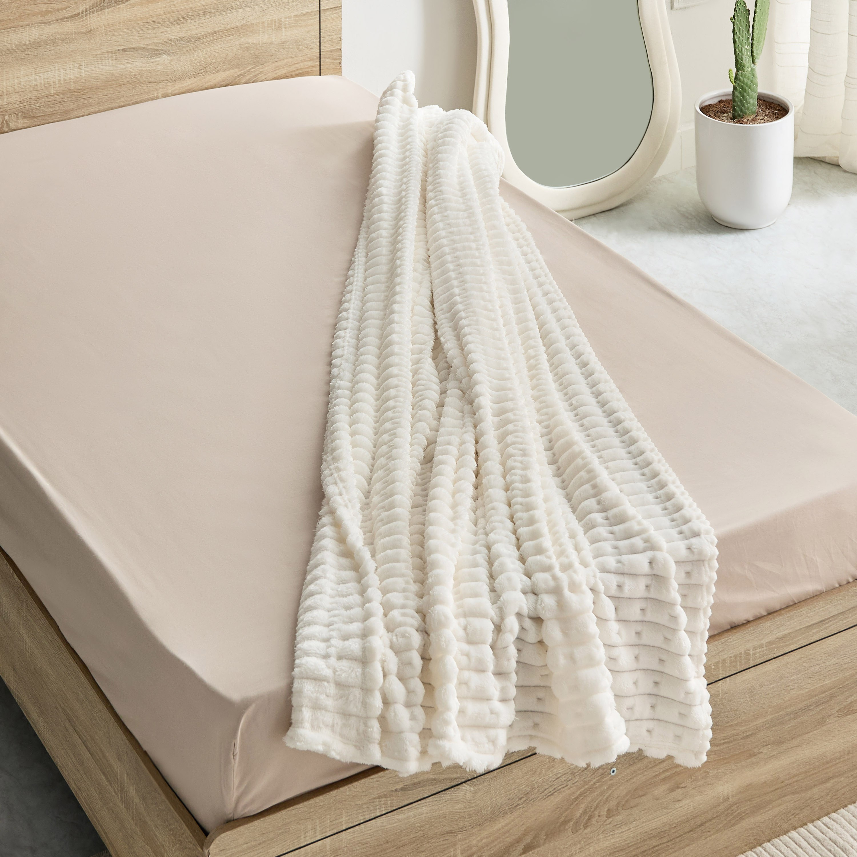Delft Jacquard Flannel Twin Blanket - 150x200 cm-hbxhomeware-hbxbedroom-image-4