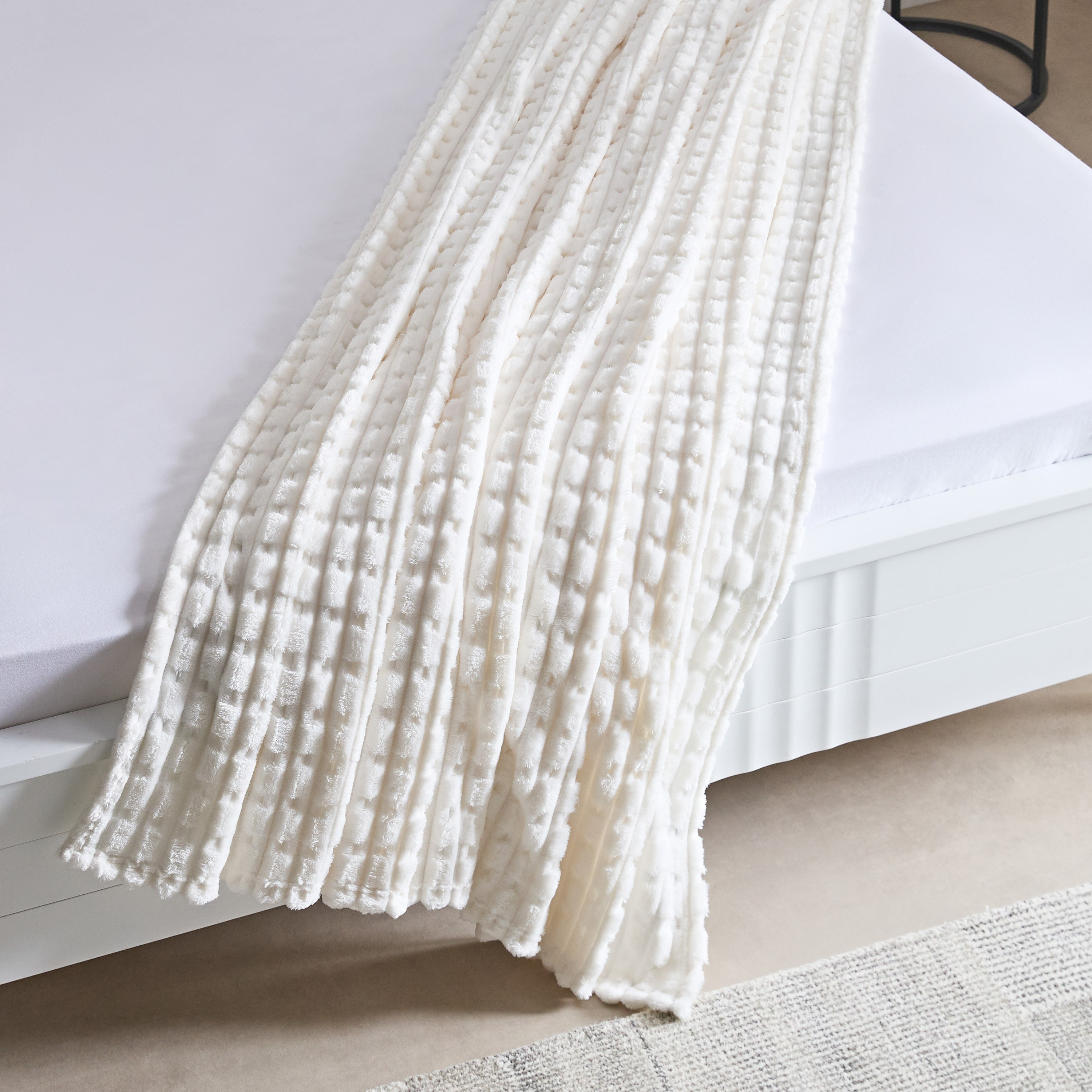 Delft Jacquard Flannel Queen Blanket - 200x220 cm-hbxhomeware-hbxbedroom-image-4
