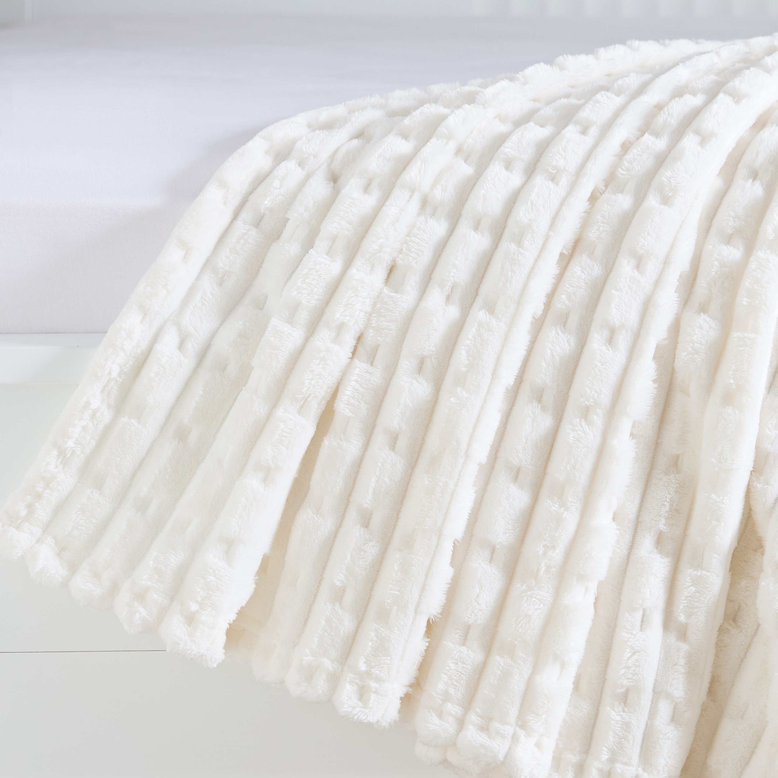 Delft Jacquard Flannel Queen Blanket - 200x220 cm-hbxhomeware-hbxbedroom-image-5