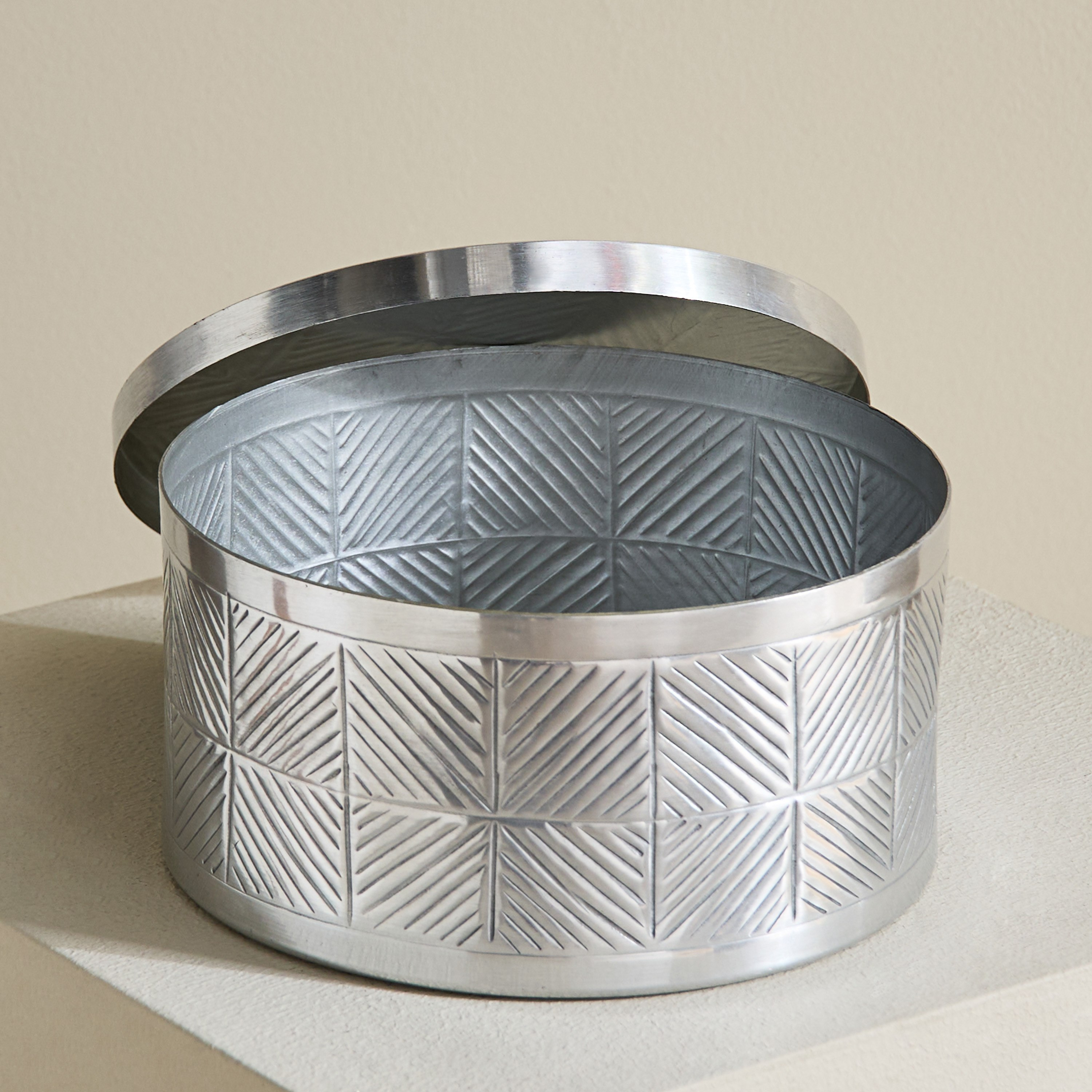 صندوق ألومنيوم بنقوش مربعة من نيدريل - 17 × 8.5 سم-hbxhomeware-homedecor-figurinesandornaments-image-2