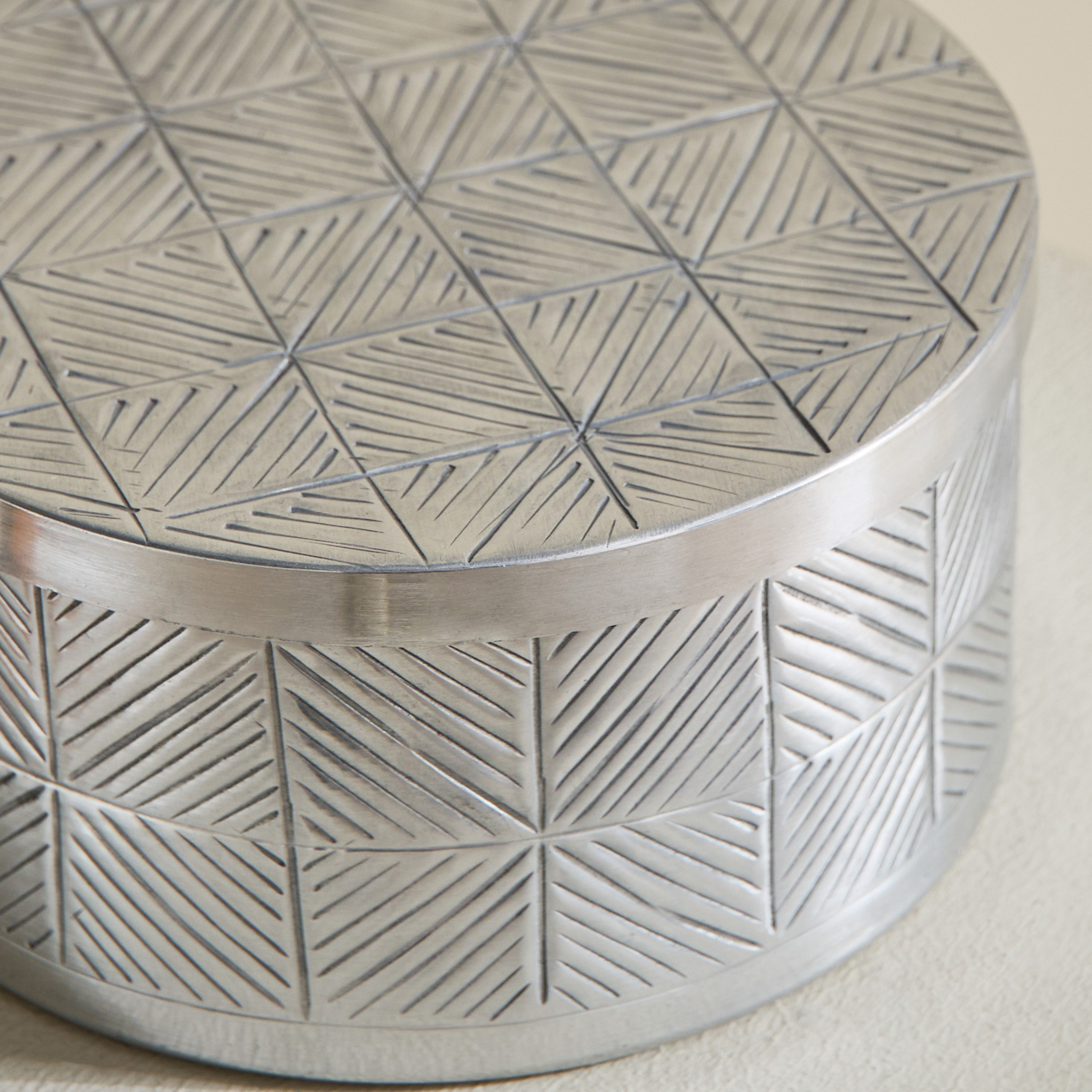 صندوق ألومنيوم بنقوش مربعة من نيدريل - 17 × 8.5 سم-hbxhomeware-homedecor-figurinesandornaments-image-3