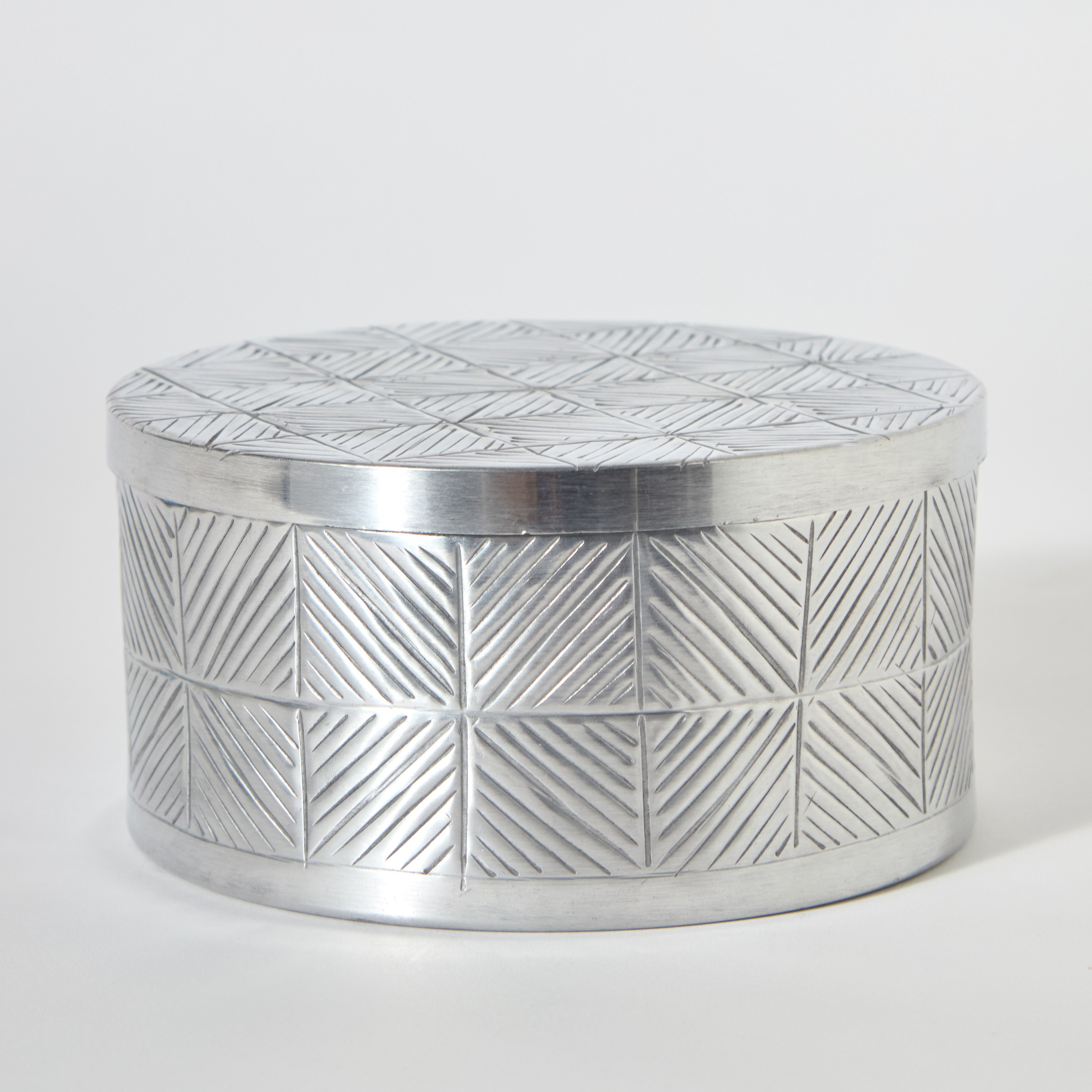 صندوق ألومنيوم بنقوش مربعة من نيدريل - 17 × 8.5 سم-hbxhomeware-homedecor-figurinesandornaments-image-5
