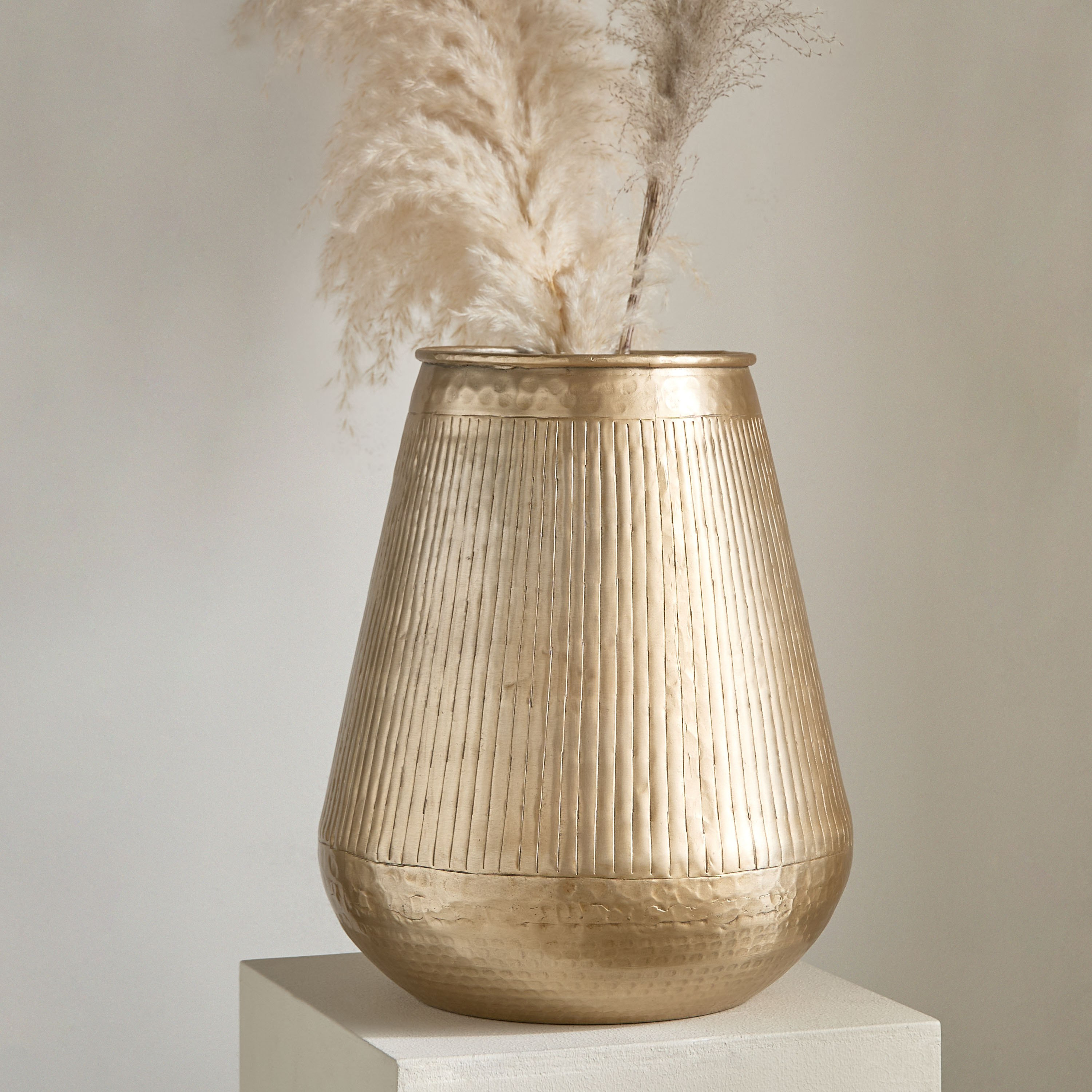 مزهرية من الألومنيوم بتصميم مطروق من نيدريل - 30×34 سم-hbxbedroom-decorandaccessories-vases-image-1